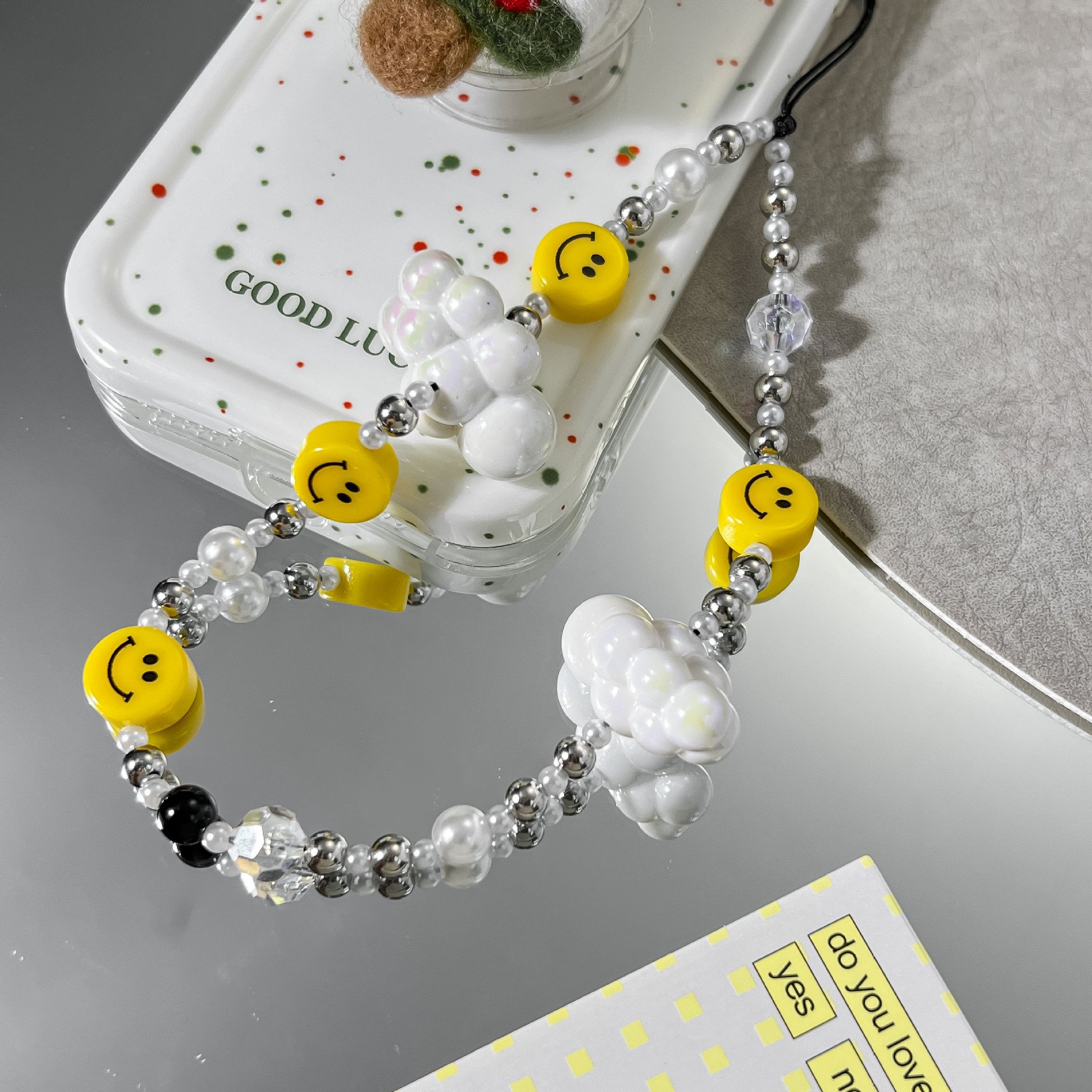 2024 New Wholesale Cloud Handmade Beaded Wristlet Charm Short Mobile Phone Case Lanyard Cellphone Accessories Strap