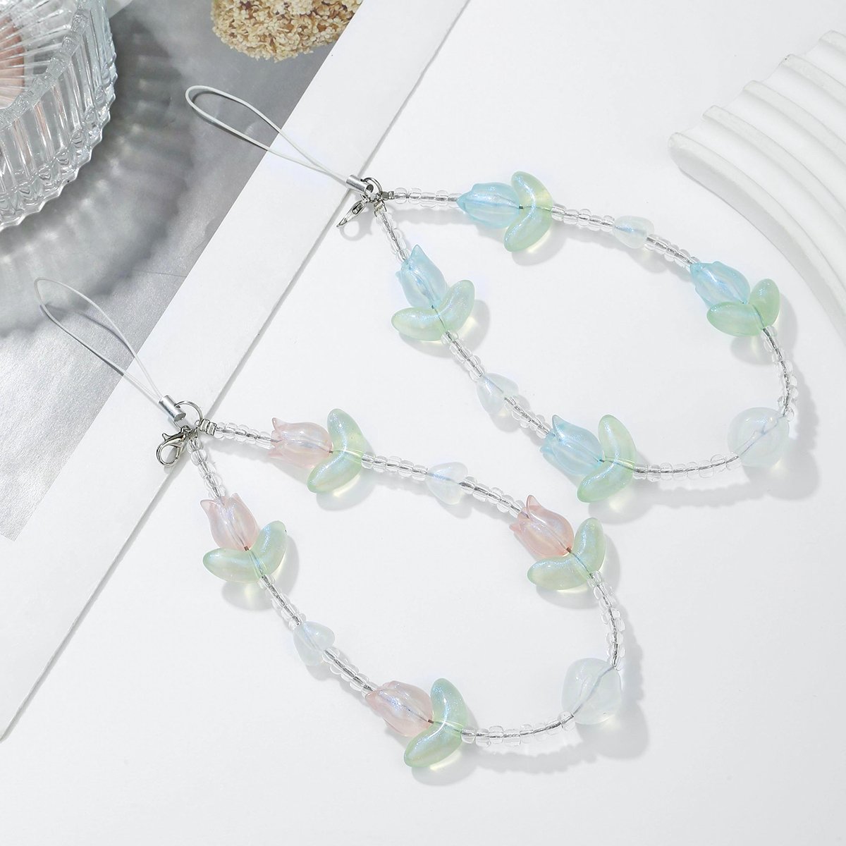 High Quality Fashion Romantic Universal Anti-Loss Phone Chain Multi-Color Acrylic Beaded Flower Petal Pearl Bag Charm