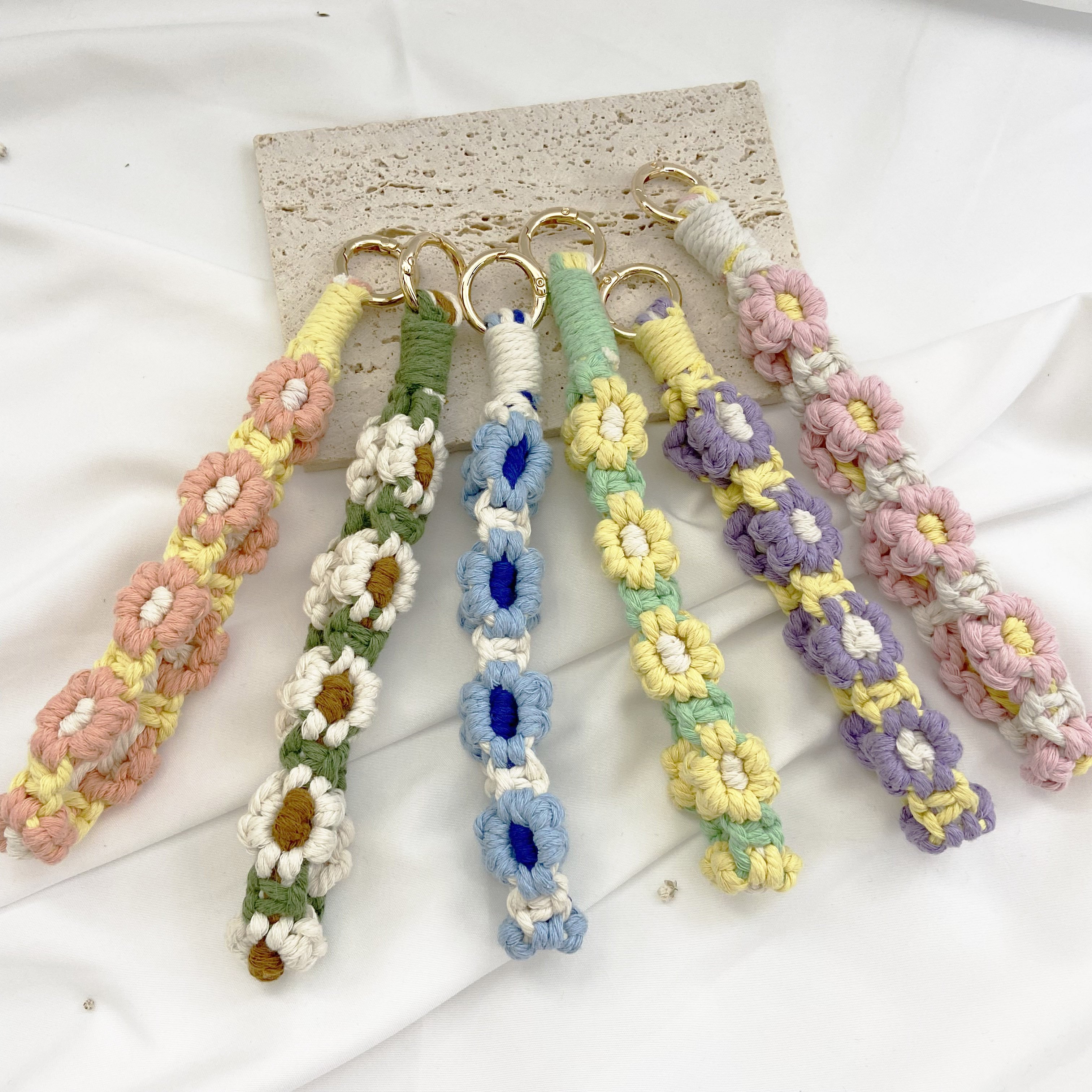 Bohemian style Ins new cotton rope braided phone chain Small Daisy flower braided rope key chain mobile phone chain