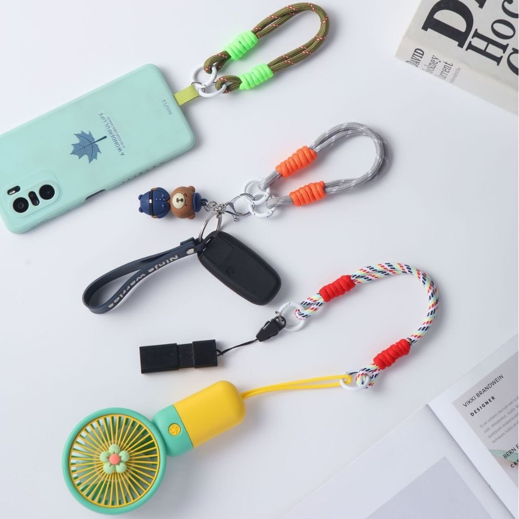 New mobile phone lanyard, short mobile phone case lanyard, wrist rope, key chain pendant, car hanging accessories, anti-lost