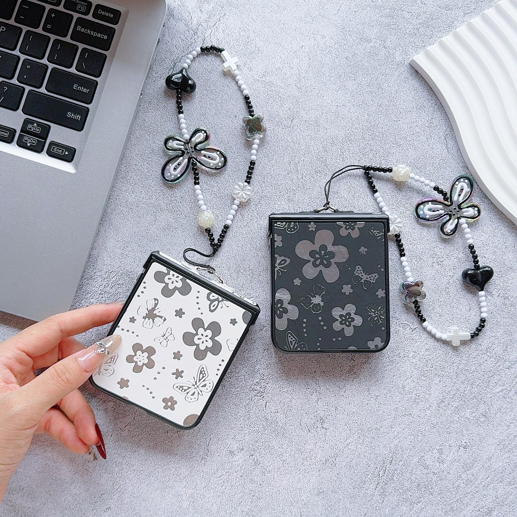 2024 New Fashion Leather Mobile Phone Cases with Bow Tie Bracelet for Samsung Galaxy Z Flip 6 5 4 3 vivo XFlip