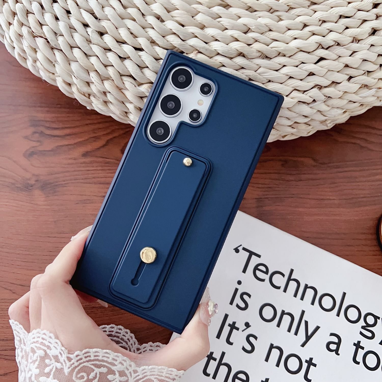 For Samsung S24 Ultra Soft Silicone Phone Case With Hand Strap Shockproof Phone Case For Samsung S24 S23 S22