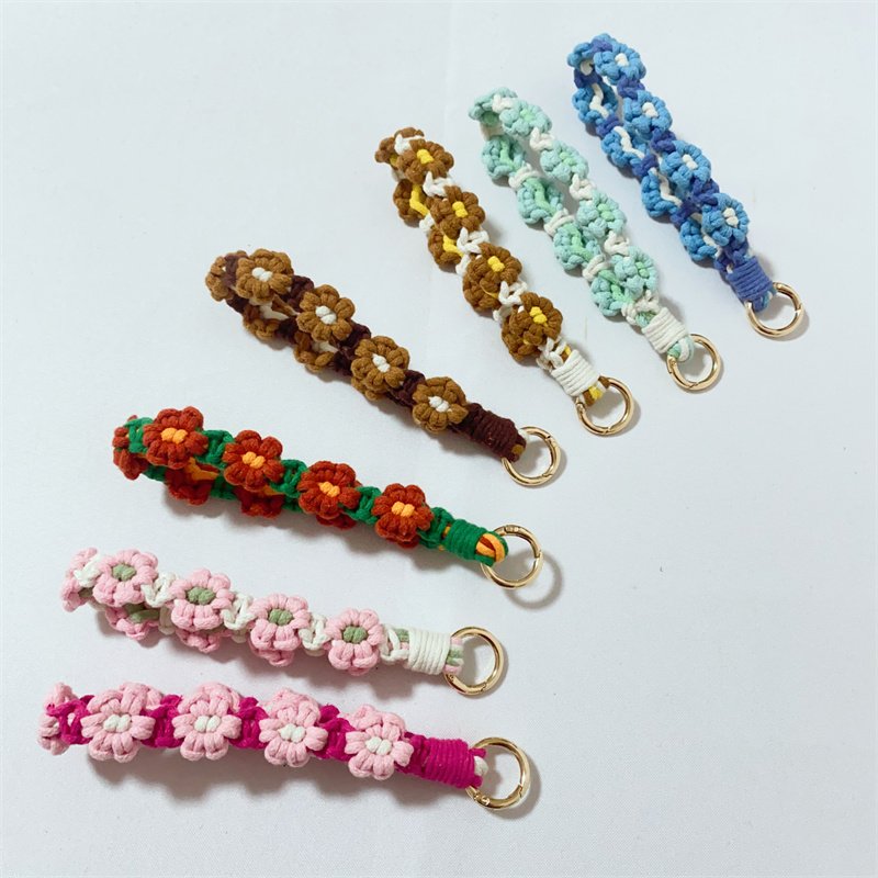 Handmade macrame daisy keychain for car key flower phone wrist strap for mobile phone
