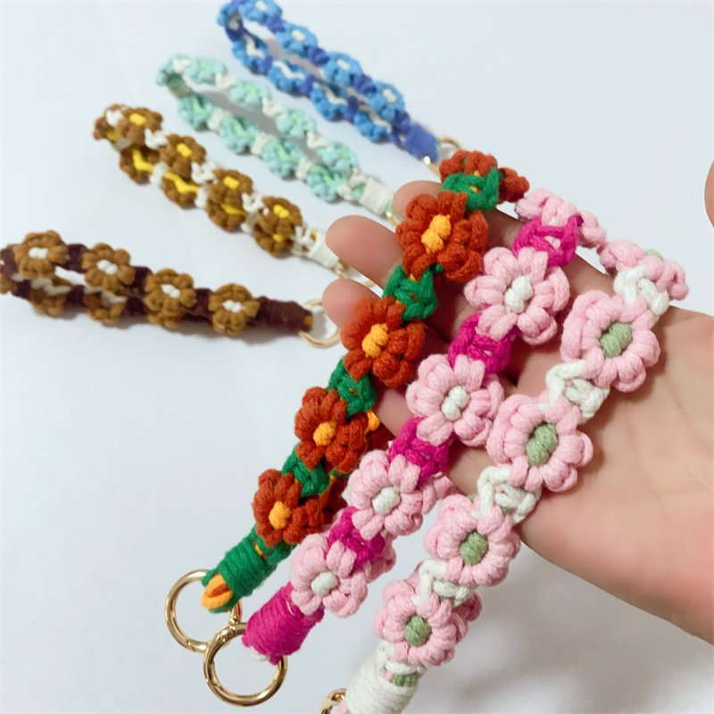 Handmade macrame daisy keychain for car key flower phone wrist strap for mobile phone