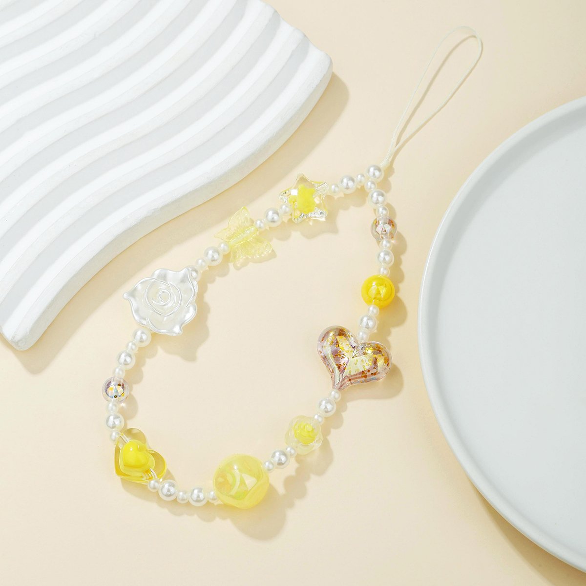 Fashion Multi-Color Phone Chain with Acrylic Beaded Romantic Bouquet and Heart Design Anti-Loss Bag Charm for All Phone Models
