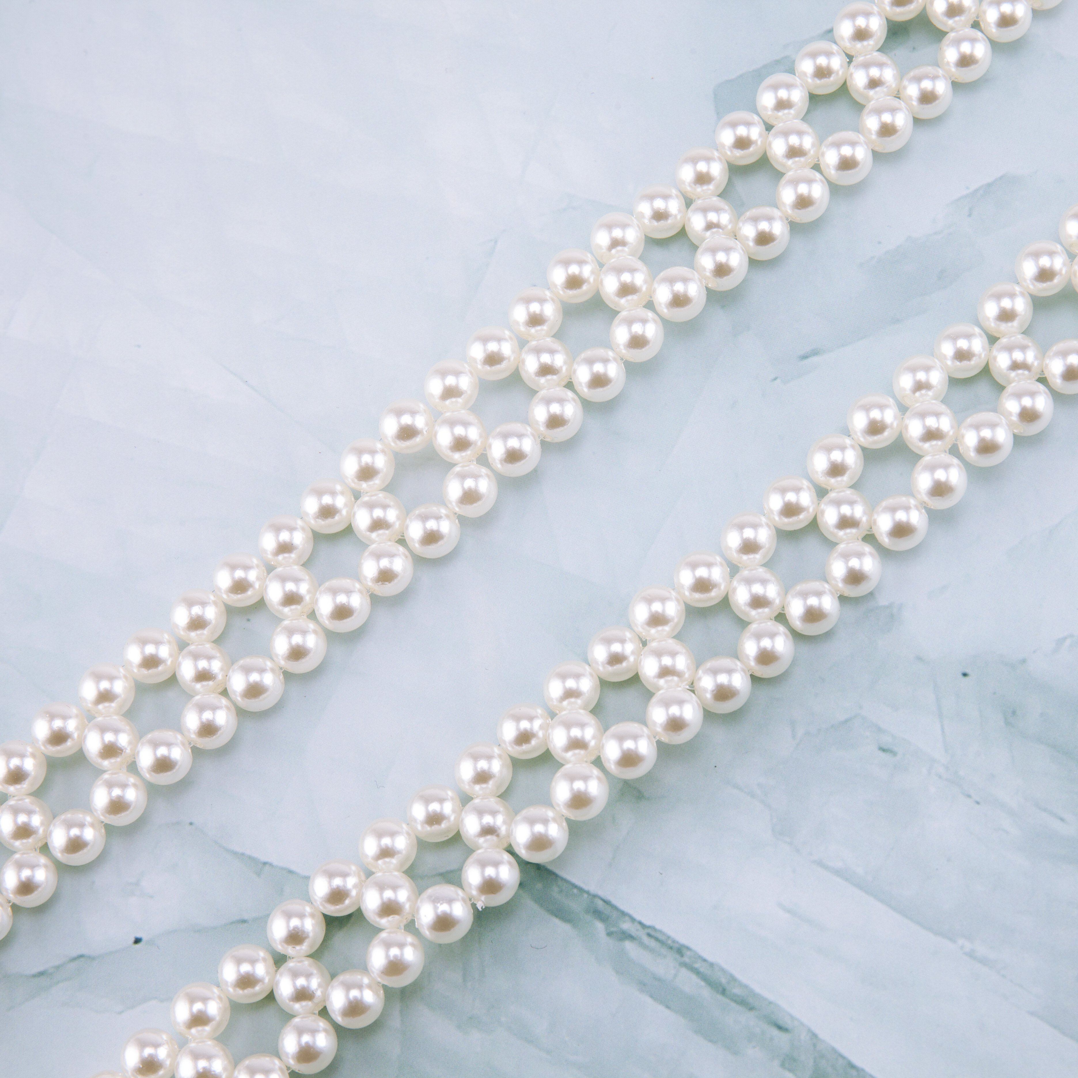 Customizable and Adjustable Chain and Plastic Mobile Phone Lanyard Fashionable Pearl Strap for Crossbody Carrying