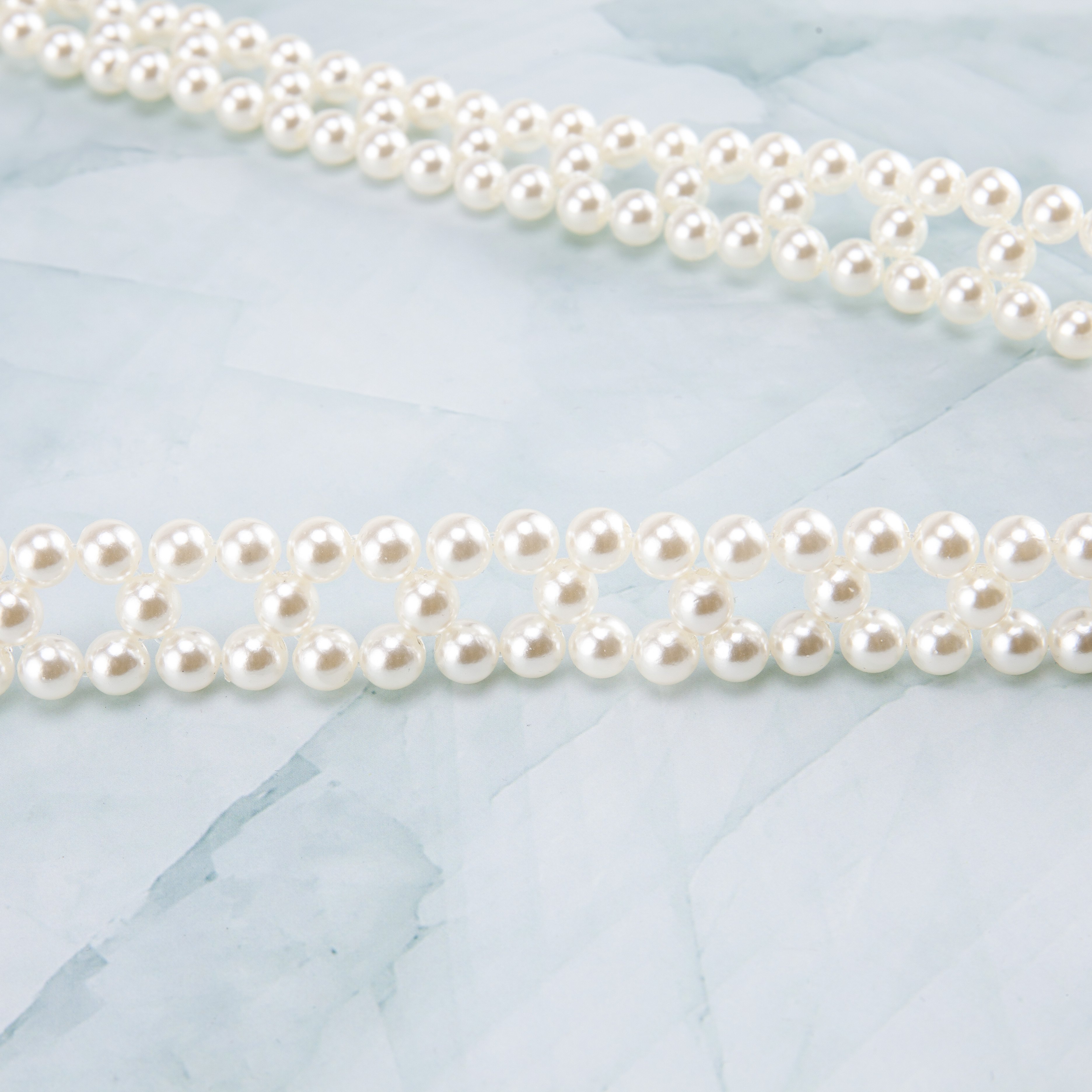 Customizable and Adjustable Chain and Plastic Mobile Phone Lanyard Fashionable Pearl Strap for Crossbody Carrying