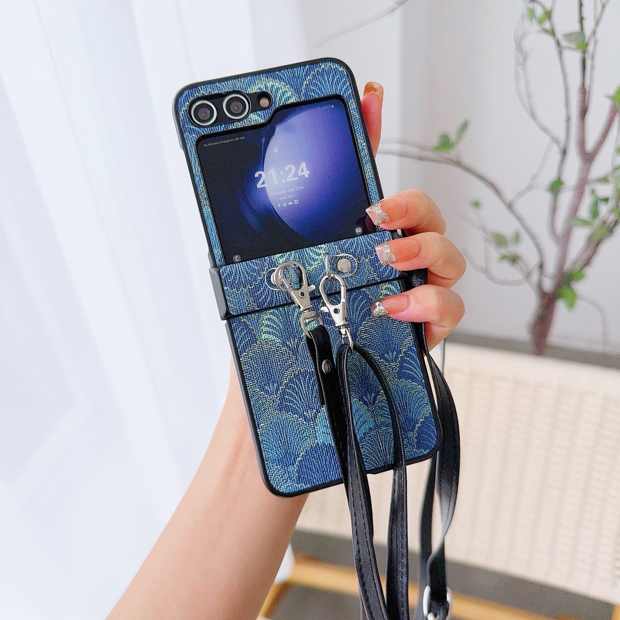 2024 Fashion Foliage Pattern Mobile Phone Cases with Bracelet for Samsung Galaxy Z FLIP 6 5 4 3 Vivo XFlip