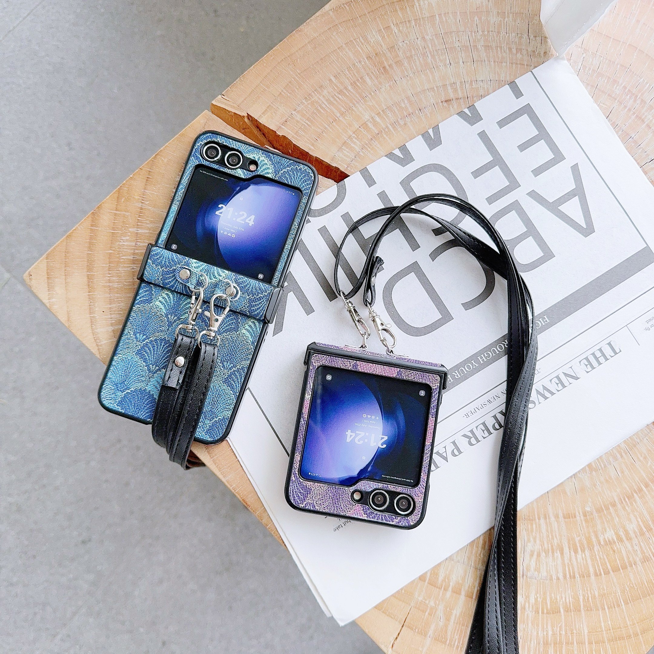 2024 Fashion Foliage Pattern Mobile Phone Cases with Bracelet for Samsung Galaxy Z FLIP 6 5 4 3 Vivo XFlip
