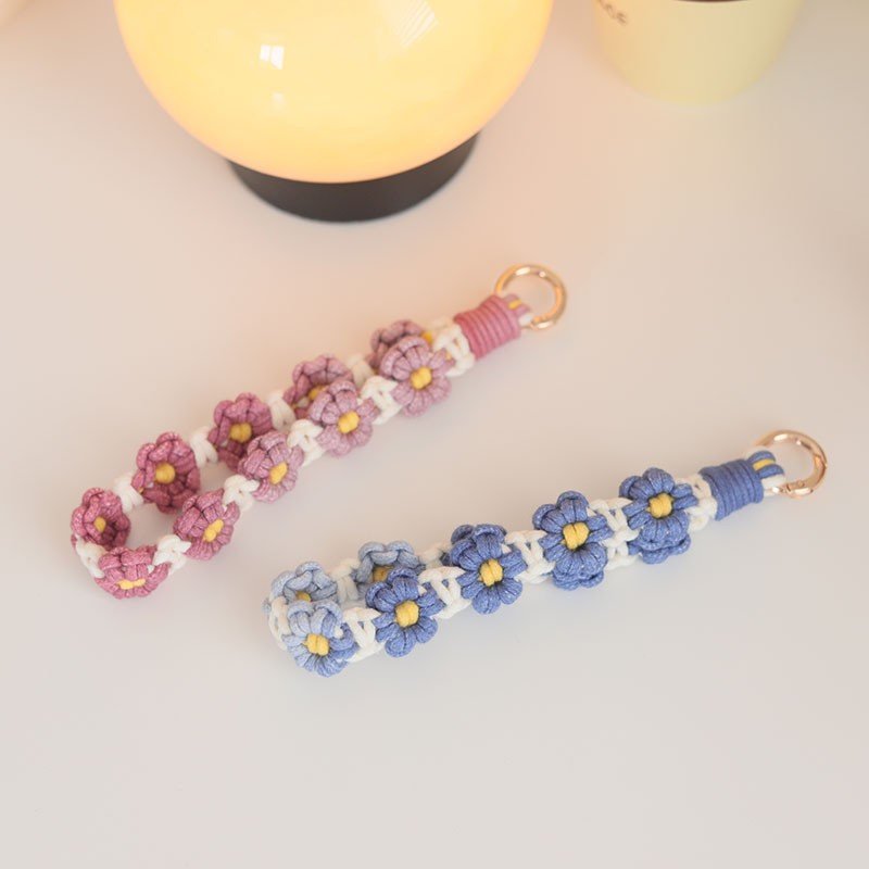 New Boho Ins Style Hand-woven Premium Small Daisy Wrist Strap Keychain Pendant