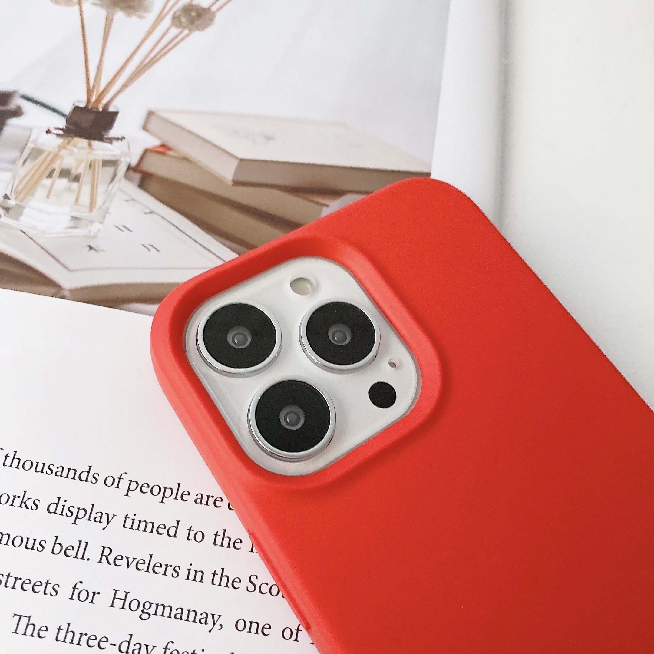 Crossbody Phone Strap Silicone Cover for iPhone iPhone 15 14 pro max Mobile Phones Cover with Adjustable Strap