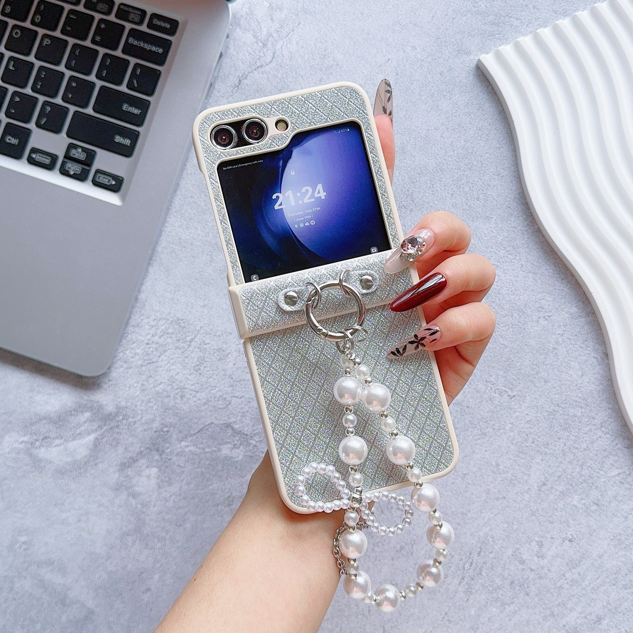 Glittering Geometric Patterns Butterfly Tie Mobile Phone Cases With Pearl Hand Strap for Samsung Galaxy ZFLIP 6 5 4 3 Vivo XFLIP