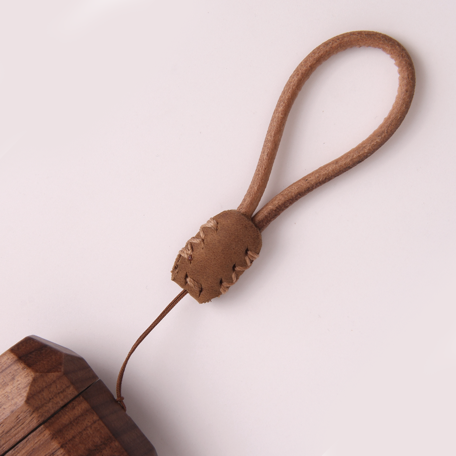 wholesale custom Hand made leather keychain phone strap finger ring for phone case