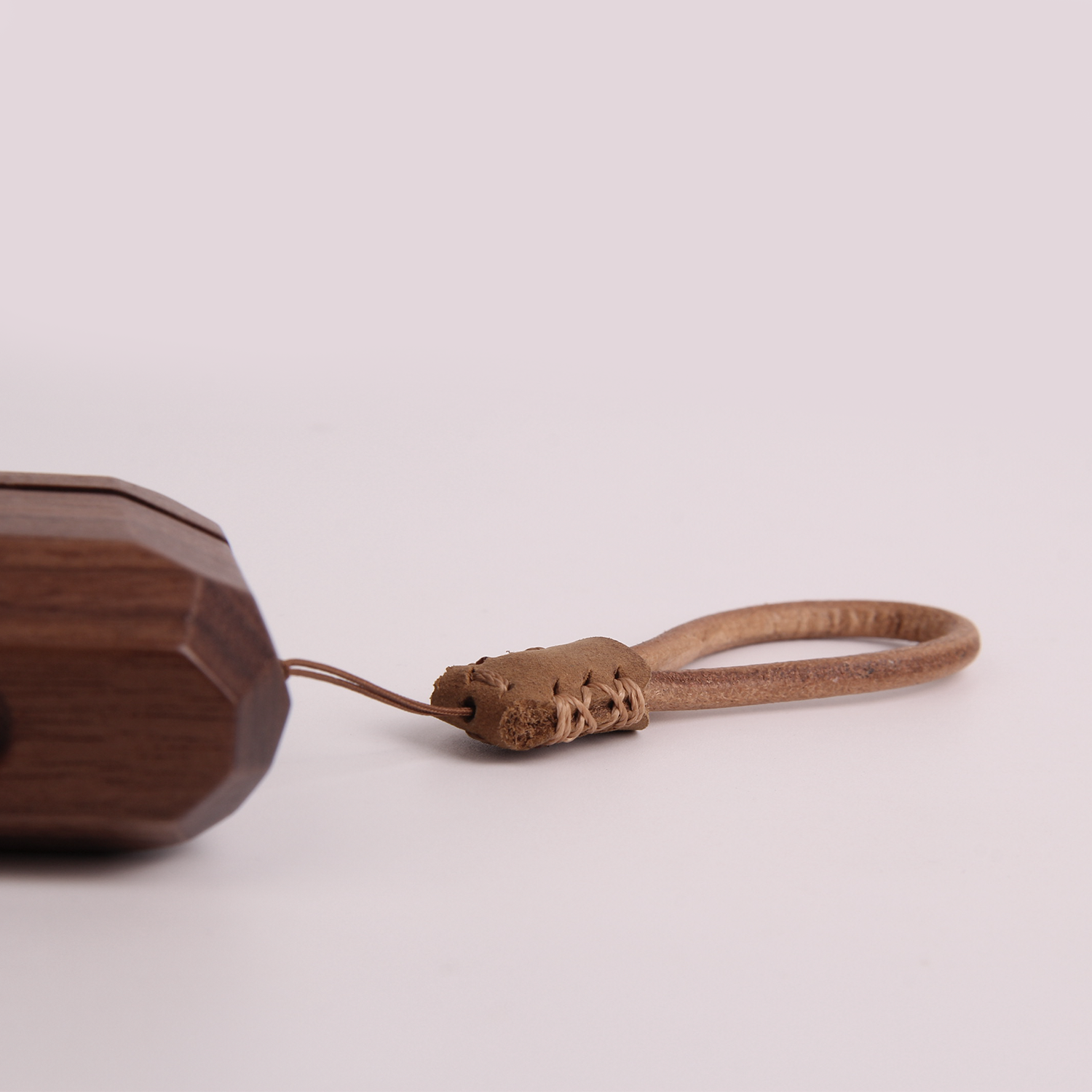 wholesale custom Hand made leather keychain phone strap finger ring for phone case