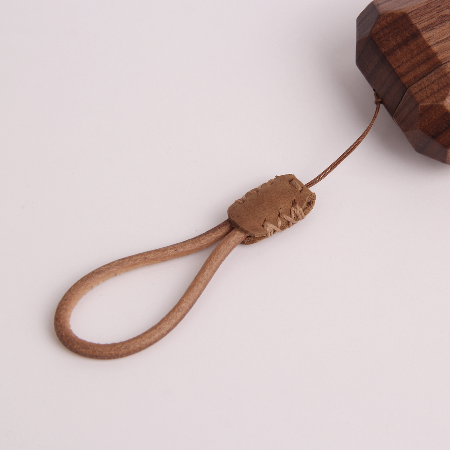 wholesale custom Hand made leather keychain phone strap finger ring for phone case