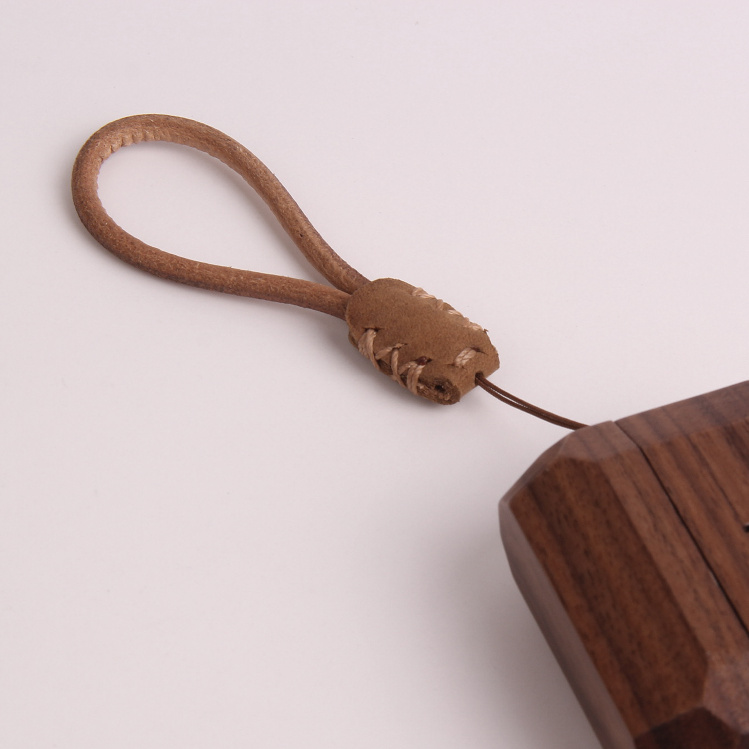 wholesale custom Hand made leather keychain phone strap finger ring for phone case