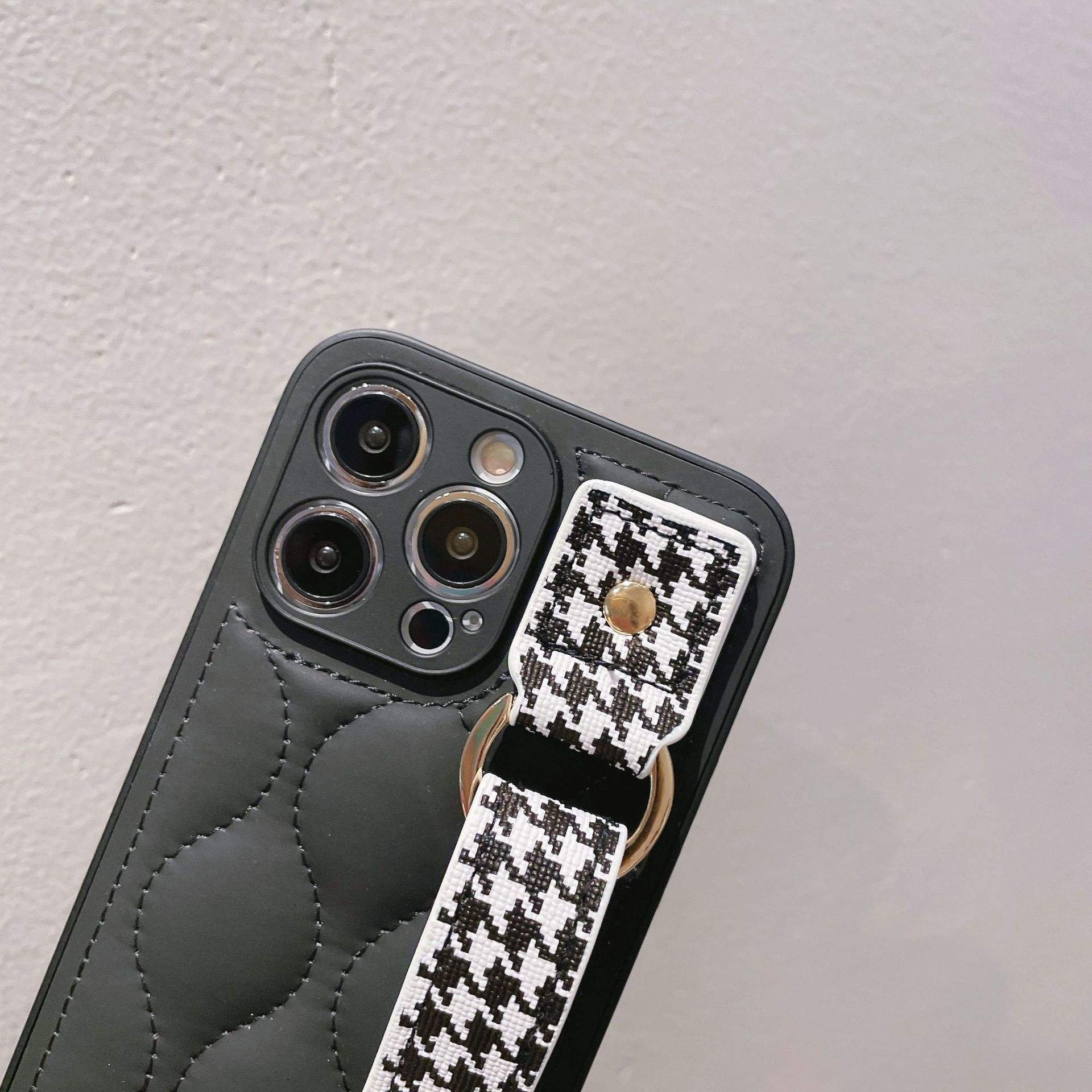 Advanced wrist strap for iphone16Pro 13/14promax phone case fall/winter niche new all-inclusive drop-proof 15pro cold wind