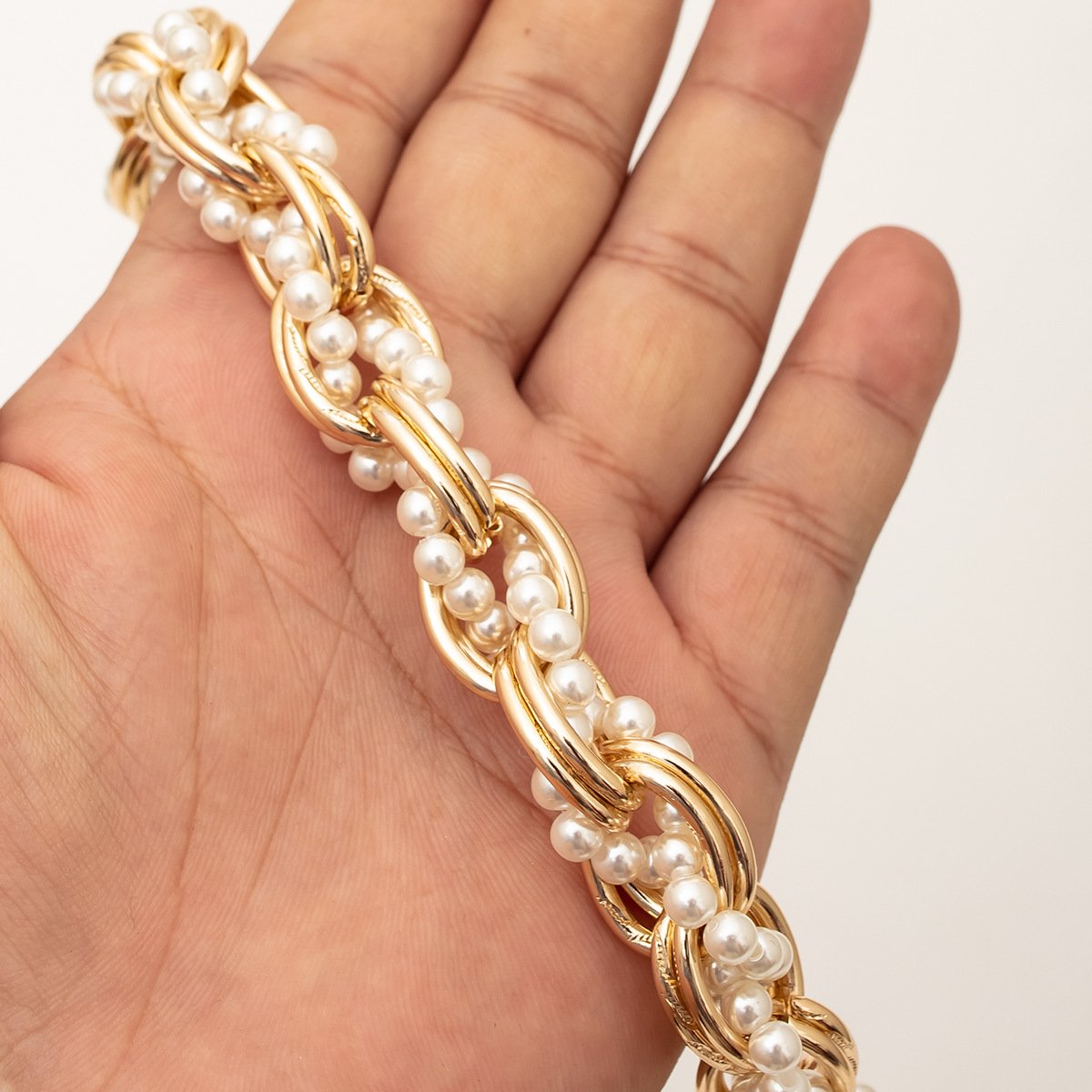 Gold Metal Pearl Phone Grip Chain Strap Detachable Lanyard with Beads Charms Women's Hands-Free Wrist Phone Case Accessory