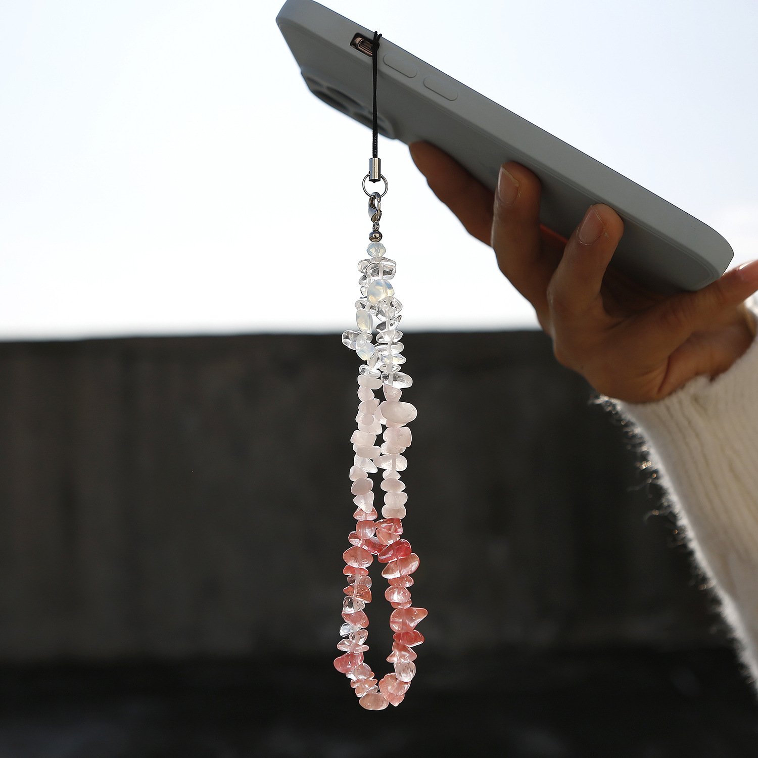 Ins New Hot Selling Boho Handmade Universal Phone Lanyard Fashion Handmade Natural Stone Chips Phone Straps For Girls