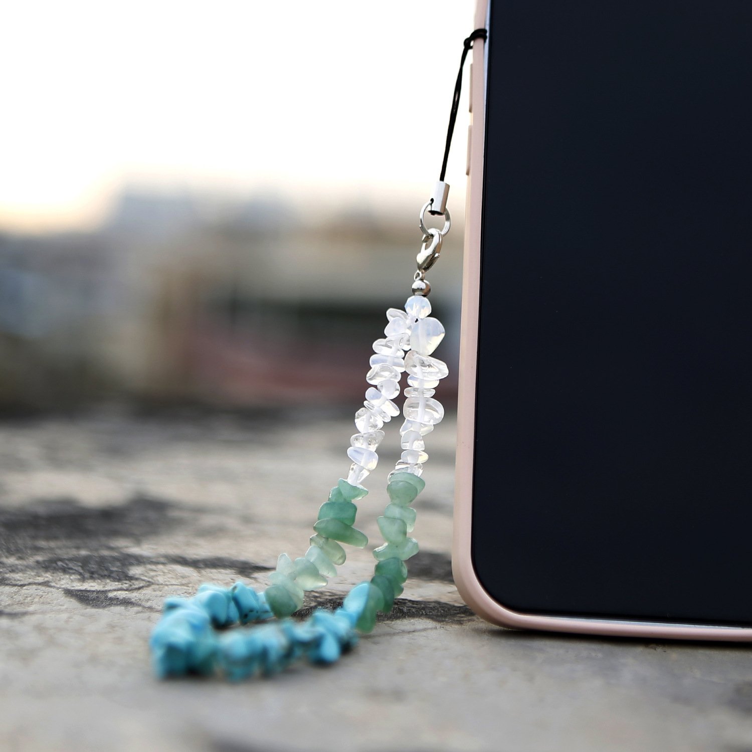 Ins New Hot Selling Boho Handmade Universal Phone Lanyard Fashion Handmade Natural Stone Chips Phone Straps For Girls