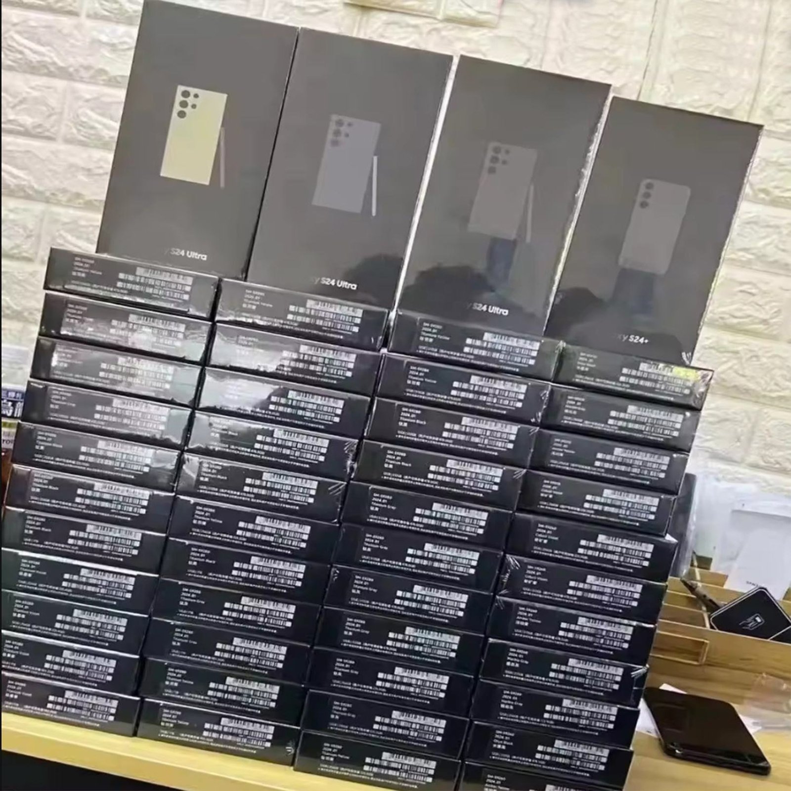 Hot selling 5G smartphone S24 Ultra telephone 7.3 inch android phones unlocked 16G+1TB cellphone mobile phones 4G 5G