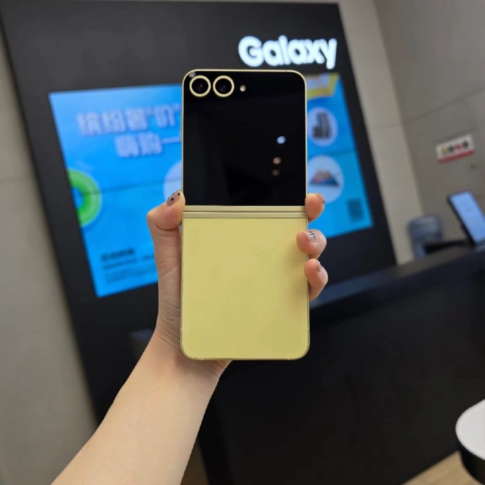 SAM Galaxy Z Flip 6 Smartphone 6.7/4000mAh 50MP AMOLED Snapdragon 8 Gen 3 AI Telephone Ultra thin foldable screen phone 99% new