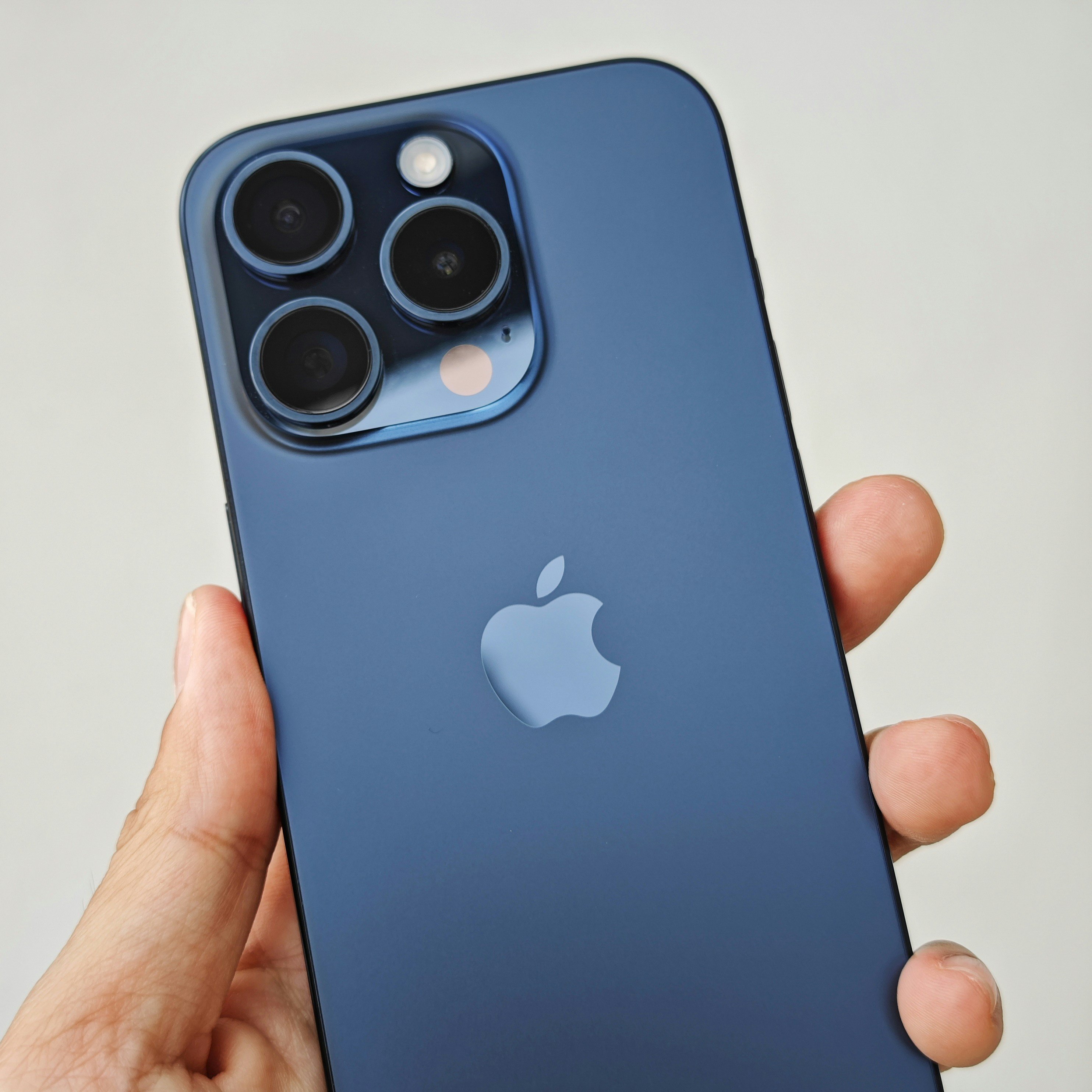Versions Almost New Original China 256GB 512GB Wholesale IOS Used Smart Phone Apple for Iphone 15 Pro Max Nuevo Slight Scratch
