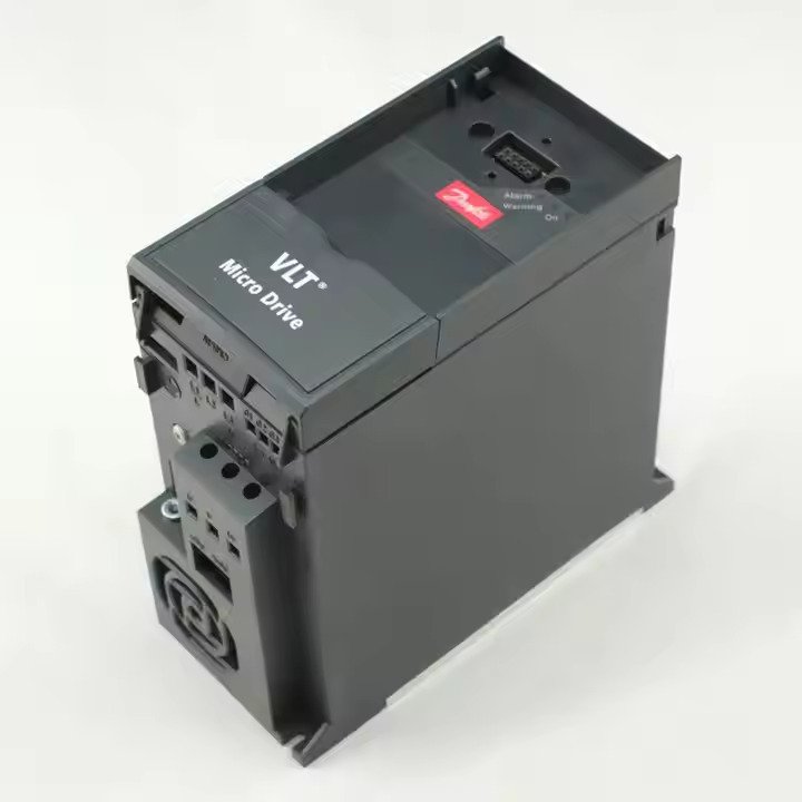 Danfoss DELTA VLT frequency converter panel fc51 VFD single three-phase 380v2 2347kw fan water pump 132f0017 Frequency Converter