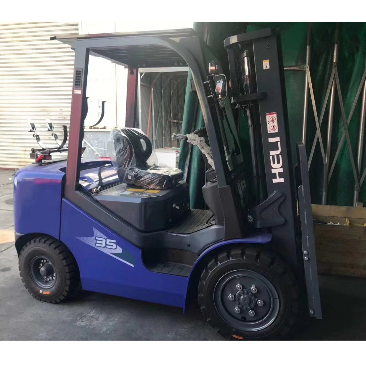 Oriemac HELI CPCD50 5 ton Forklift With Paper Clamp Sweeper Mount Bracket forklifts earth moving