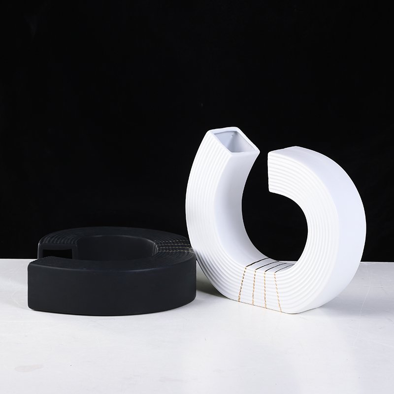 Wholesale New Creative Products Artifacts Accent Piece Decoracion Minimalista Para El Hogar Interior Table Ceramic Ornament