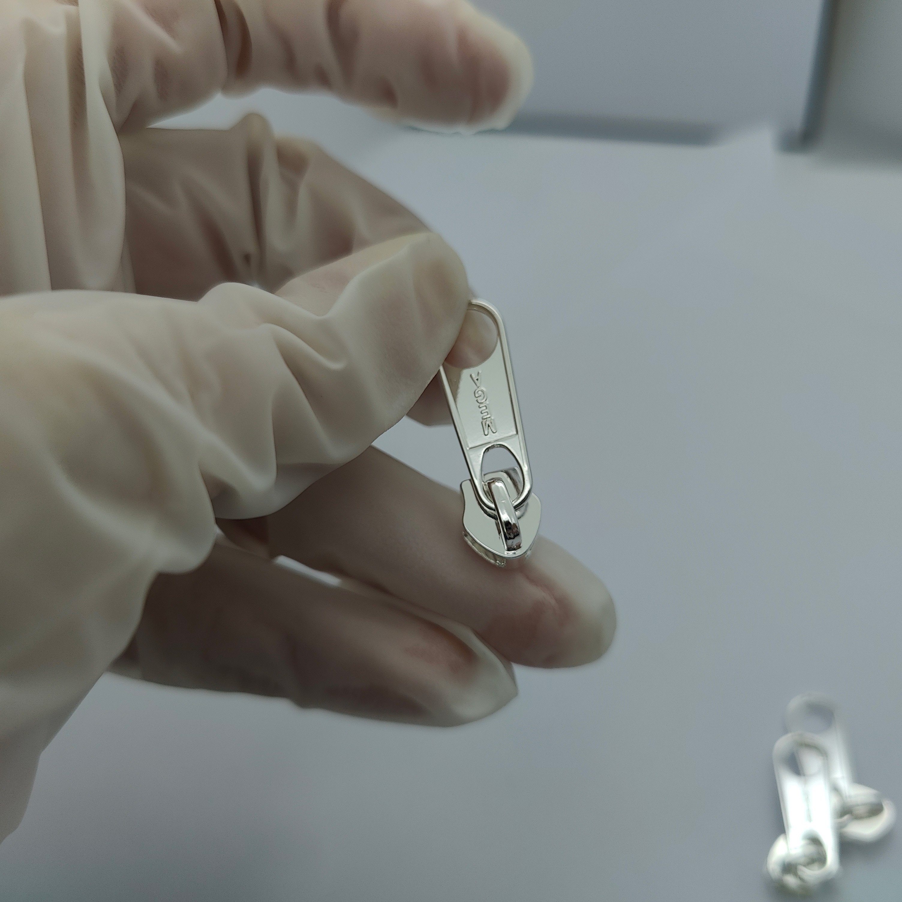 Electroplating chemical products on behalf of the electroplating factory