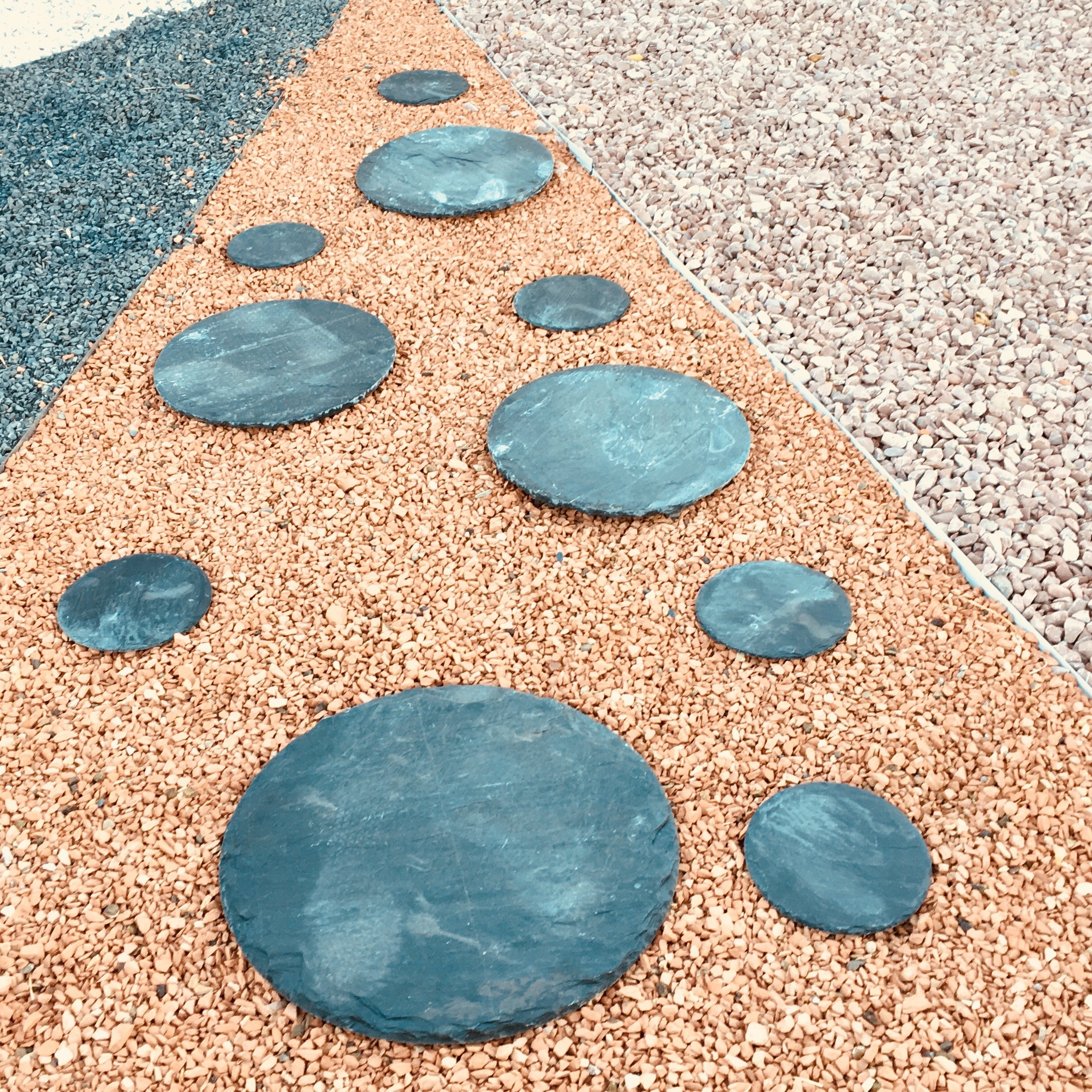 Round slate japanese step Different slab for landscaping Spanish slate quarry