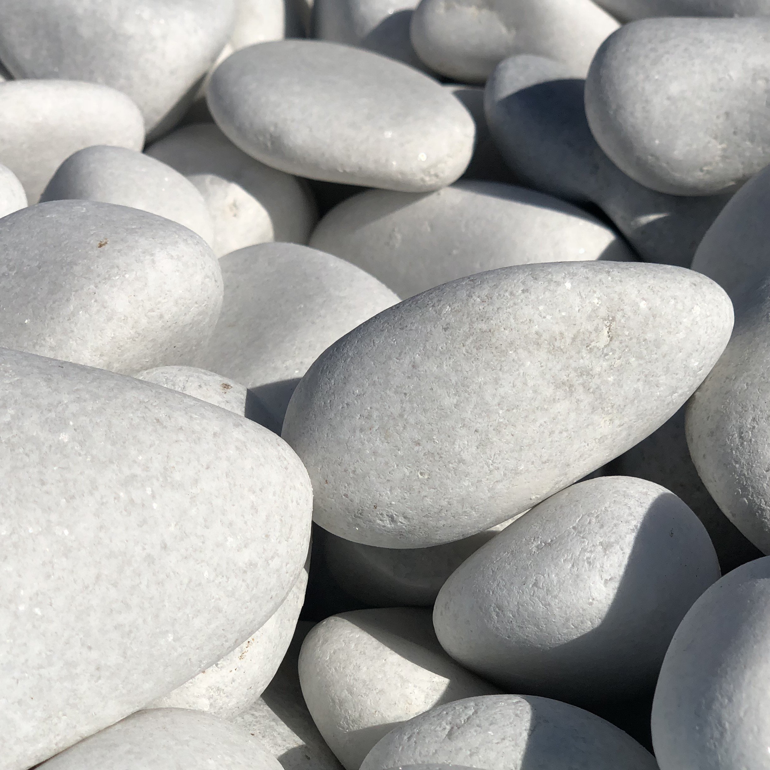 Premium pure white pebbles Exclusive product Marble stone mixed Rounded