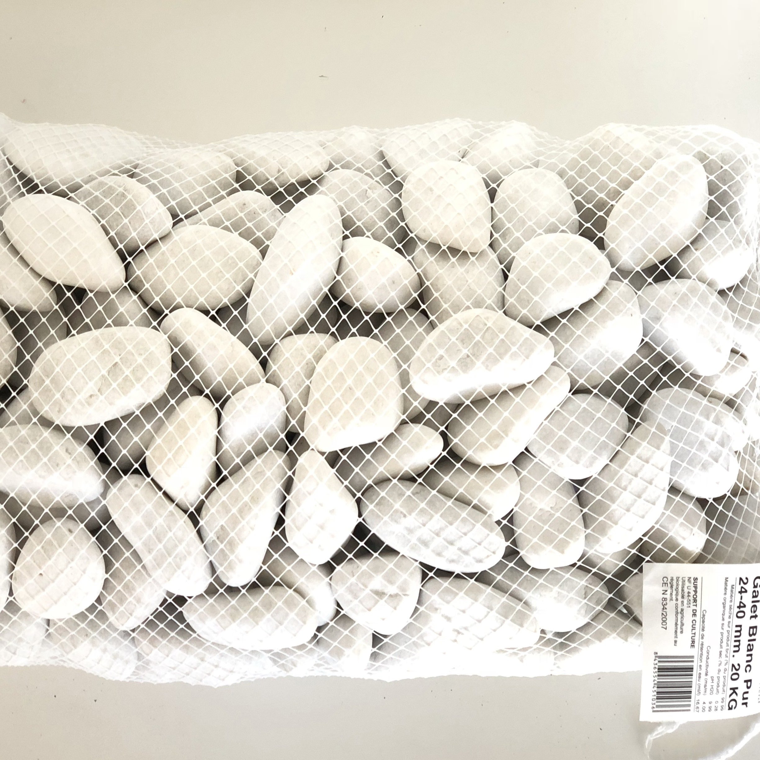 Premium pure white pebbles Exclusive product Marble stone mixed Rounded