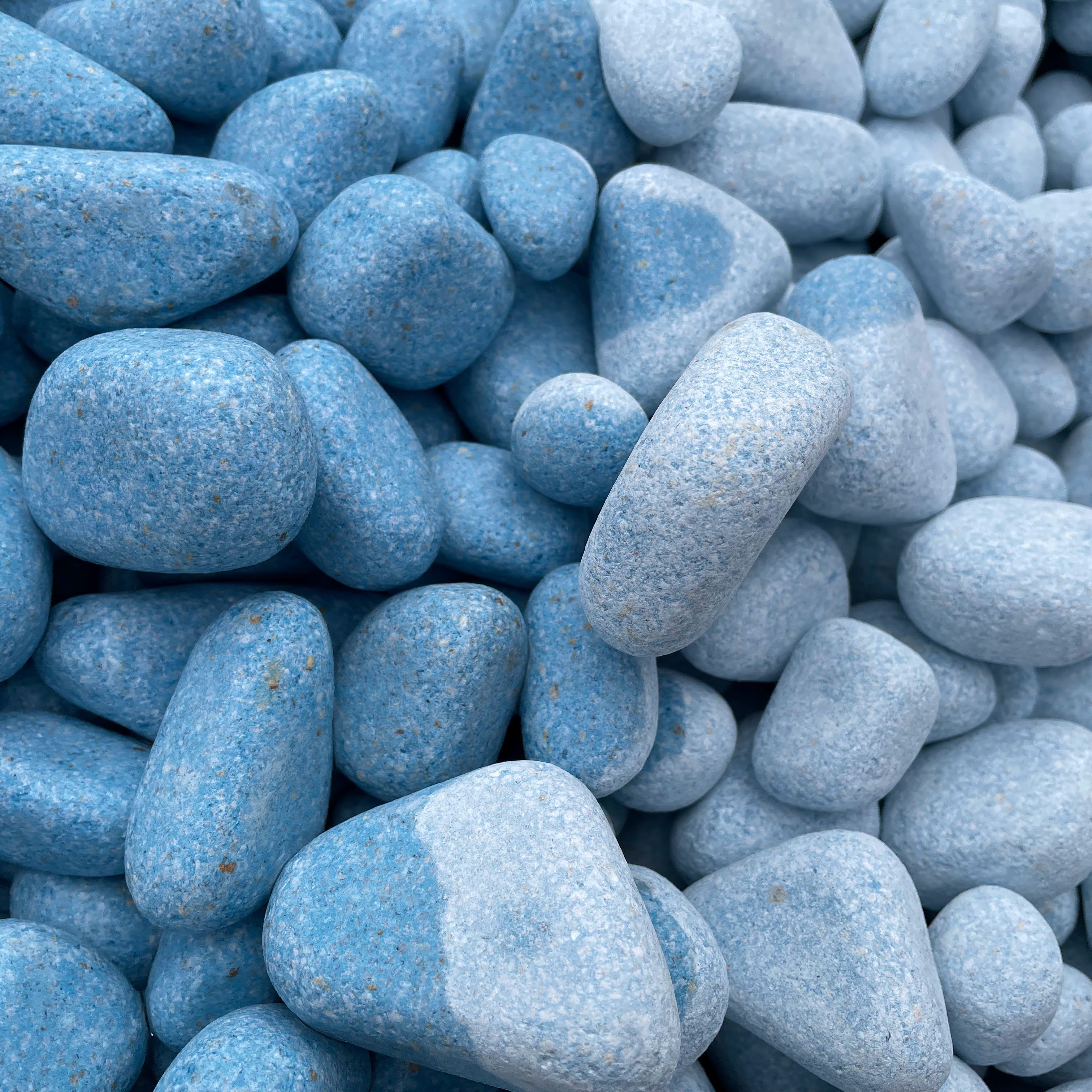 Recycled artificial stone blue Pebbles for landscaping unique exclusive product series limited 4 tons wholesale Spanish backyard