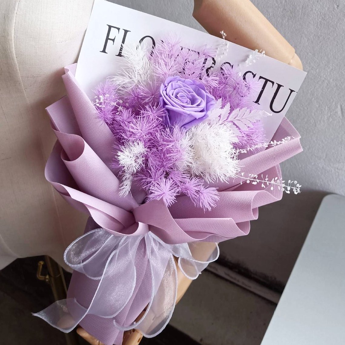 China Products Manufacturers Preserved Flowers New Model OEM Wedding Gift Green Rose Bouquets Eternal Flower Rose