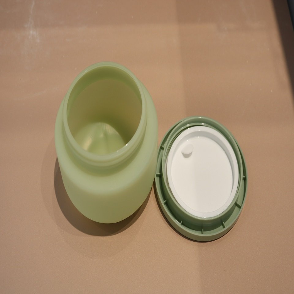 2023 New design High Capacity 250ml PE Plastic Green Cosmetic Jar Repeatable Filling Model 903 for Mass Production Wholesale