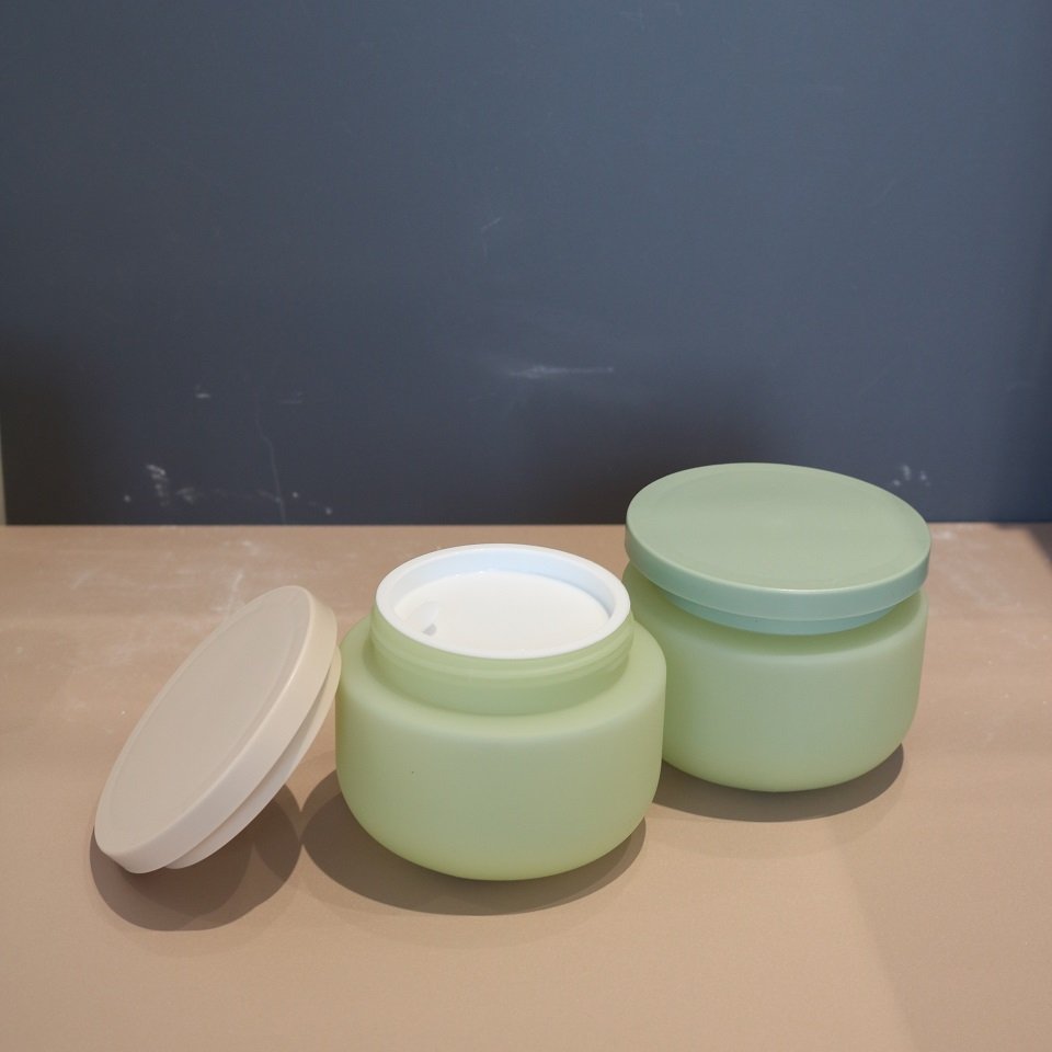 2023 New design High Capacity 250ml PE Plastic Green Cosmetic Jar Repeatable Filling Model 903 for Mass Production Wholesale