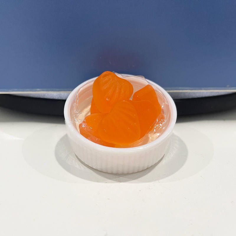 2024 venta caliente fresa sabor gommy proporciona vitaminas antioxidantes ayuda a fijar el cabello hace que la piel saludable
