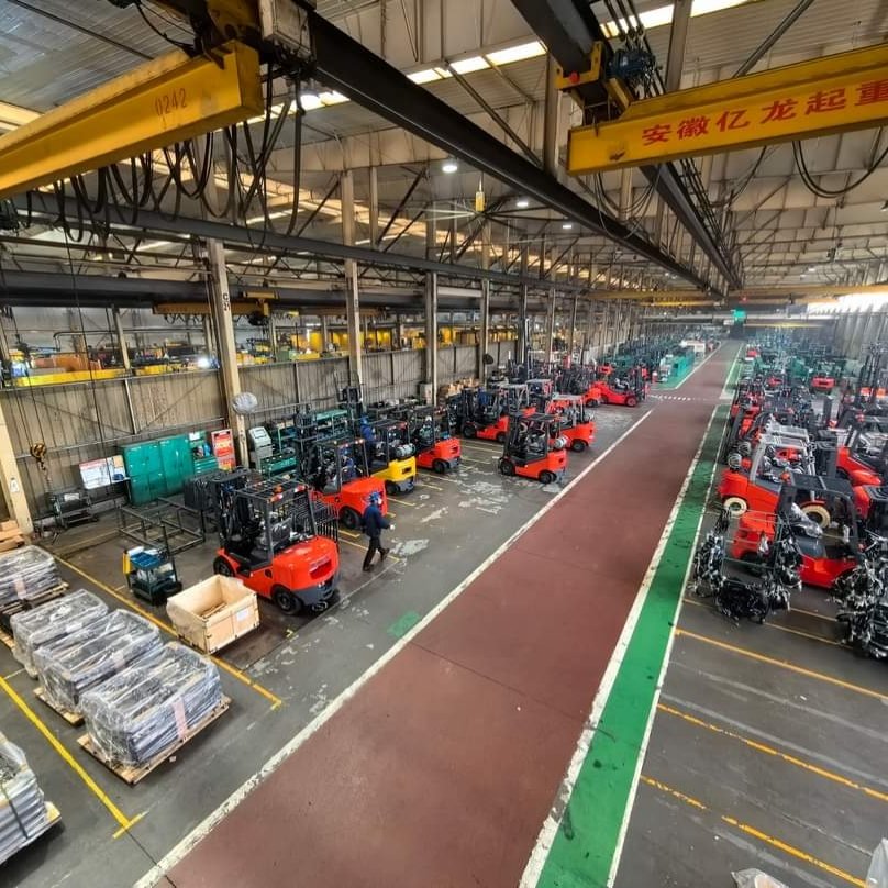 QIZHOU 2024 1.5 Ton Professional Grade Electric Forklift High Lifting Capacity for Building Material and Printing Shops