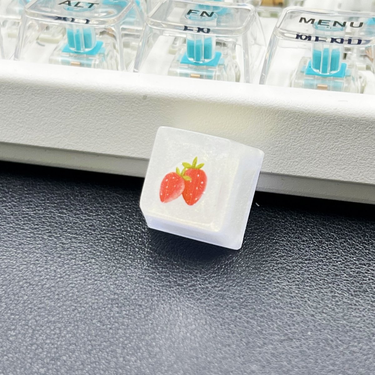 Resin Strawberries Keycaps Outline Luminous Keycaps diy Suitable For Cherry MX Crosshair Switch Mechanical Keyboards