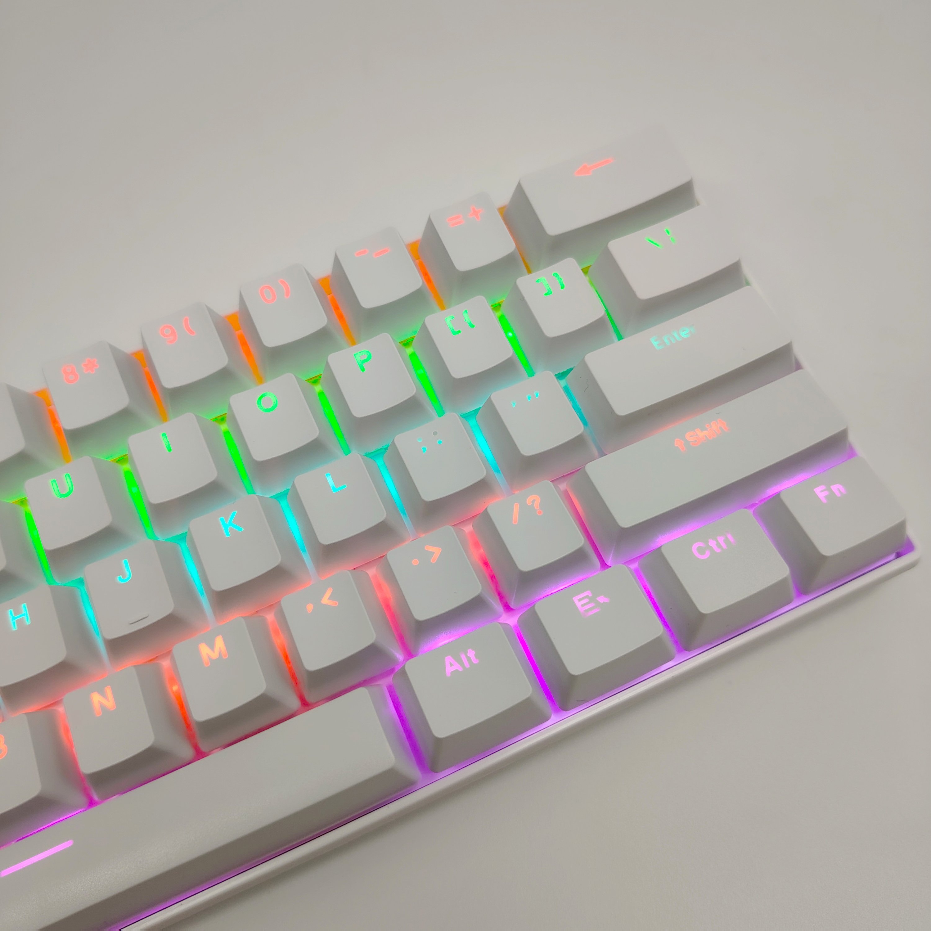 Spot wholesale HJSDZHI 61 mechanical keyboard mixed light commercial office peripherals green and black tea shaft switch