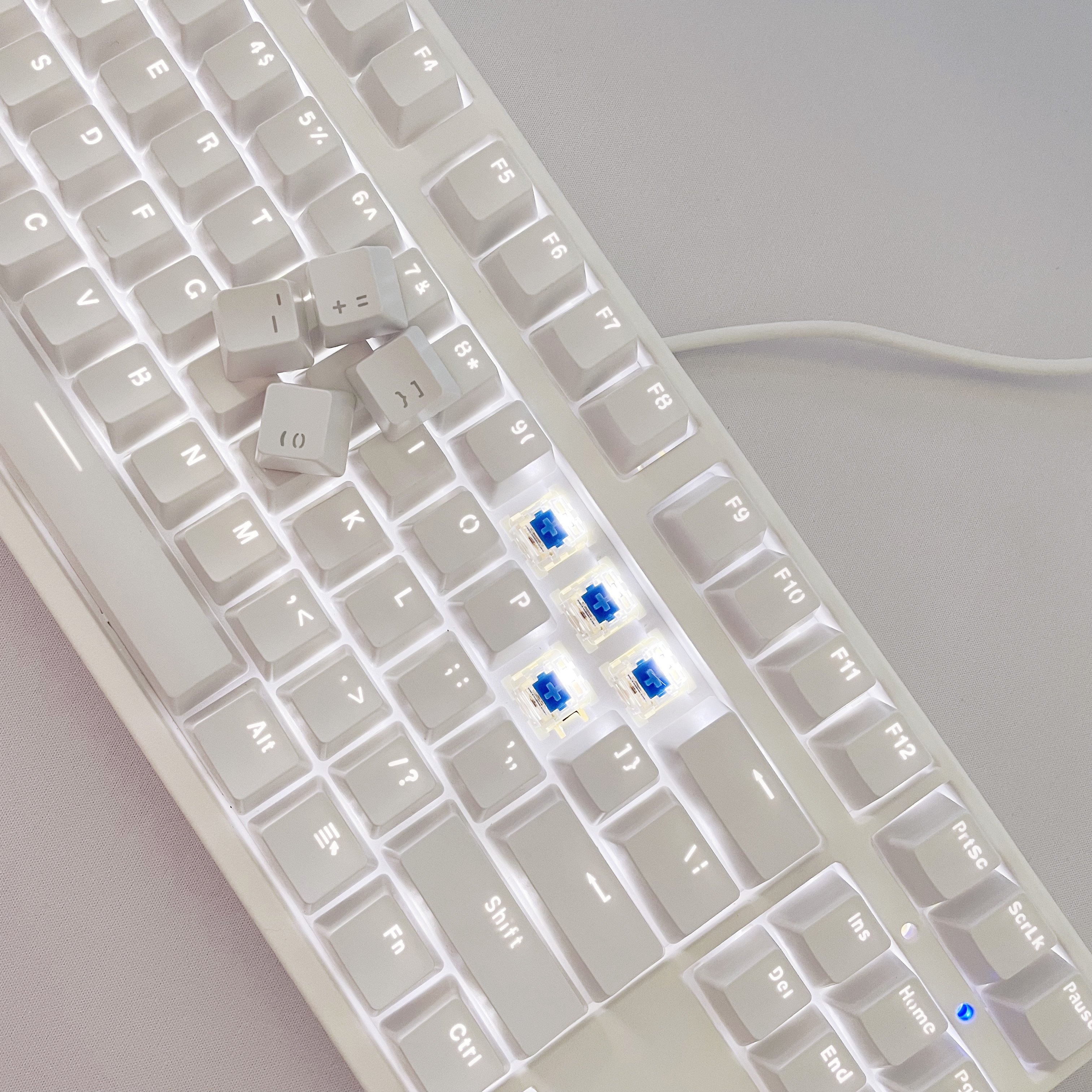 Wired type-C lighting switch game mechanical keyboard Office Game Rgbkeyboard