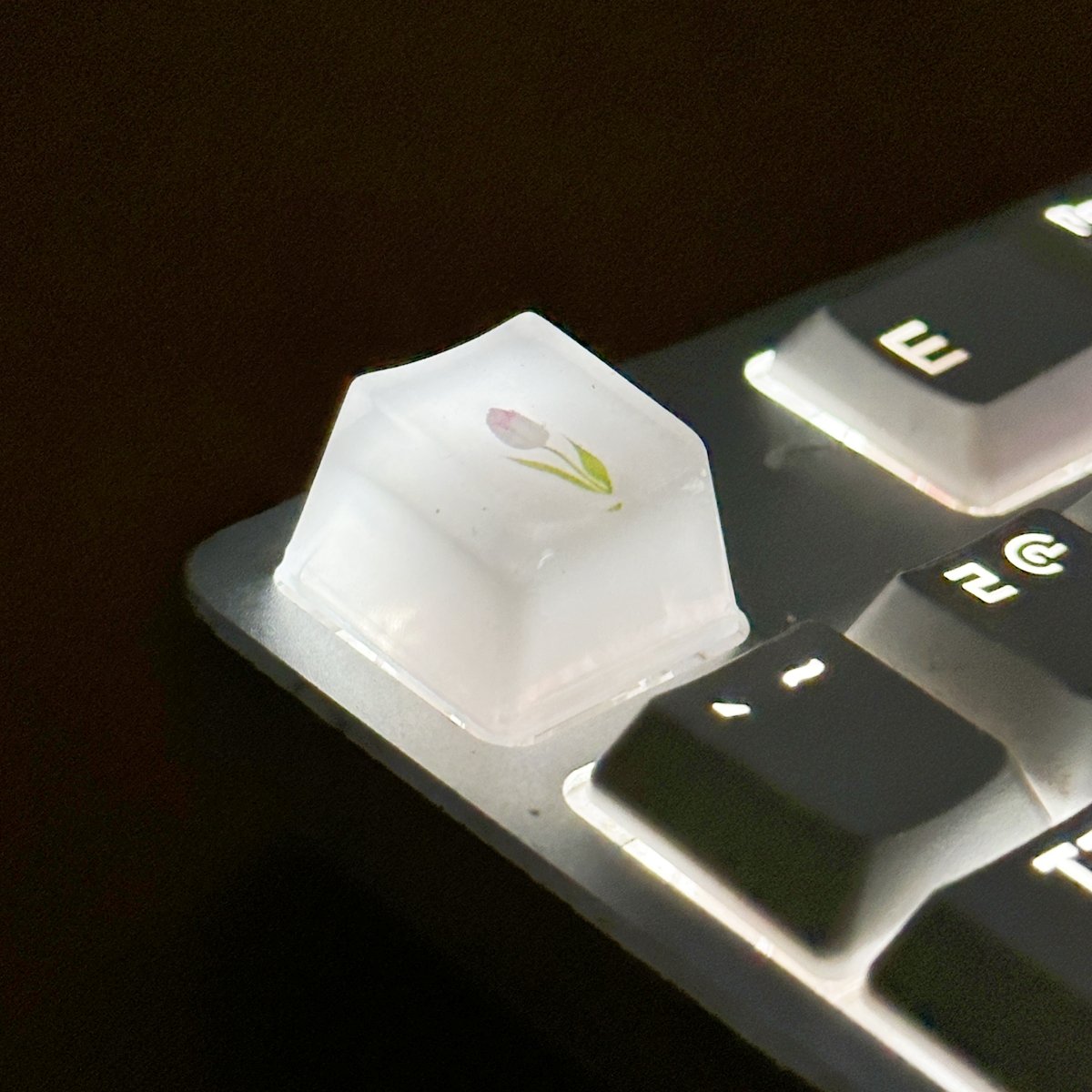 Resin handwork tulip Flower Keycaps Outline Luminous Keycaps diy Suitable For Cherry MX Crosshair Switch Mechanical Keyboards