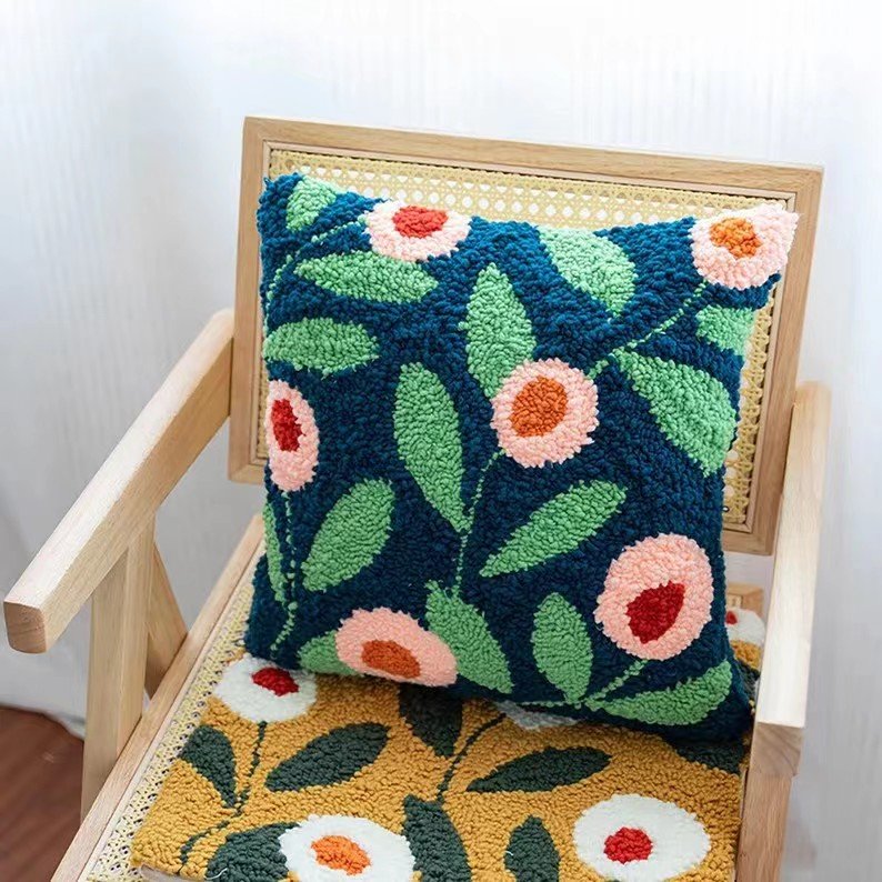 100% Handmade Punch Needle Cushion Low MOQ Custom Soft Feel Tufting Throw Pillow Keyboard Rug Skateboard Rug Floor Mat For Sale