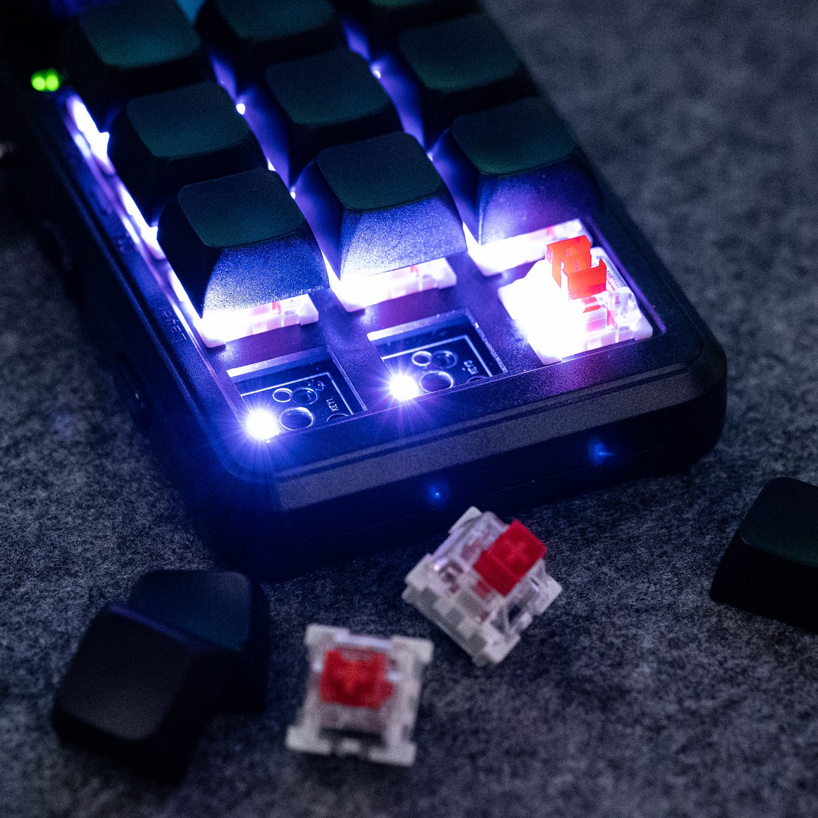 2.4G Wireless Programmable Macro Keypads USB-C Mini Customized Keyboard 12 Keys 2 Knobs Multimedia LED Light Mechanical Hot Swap