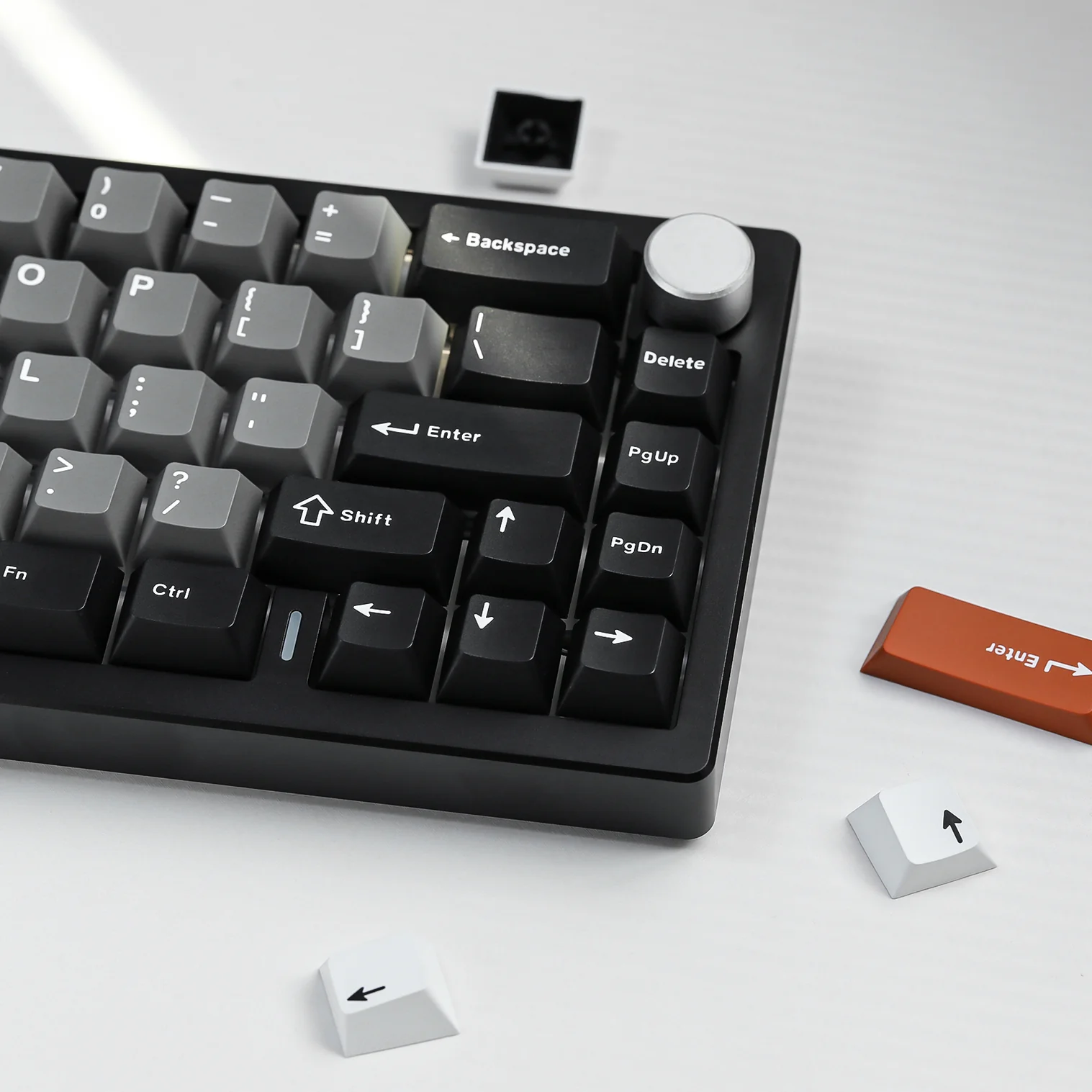 YUNZII AL68 QMK VIA Custom Gasket Hot Swappable 3 Mode RGB Aluminum Wireless 65% Mechanical Keyboard with Metal Knob