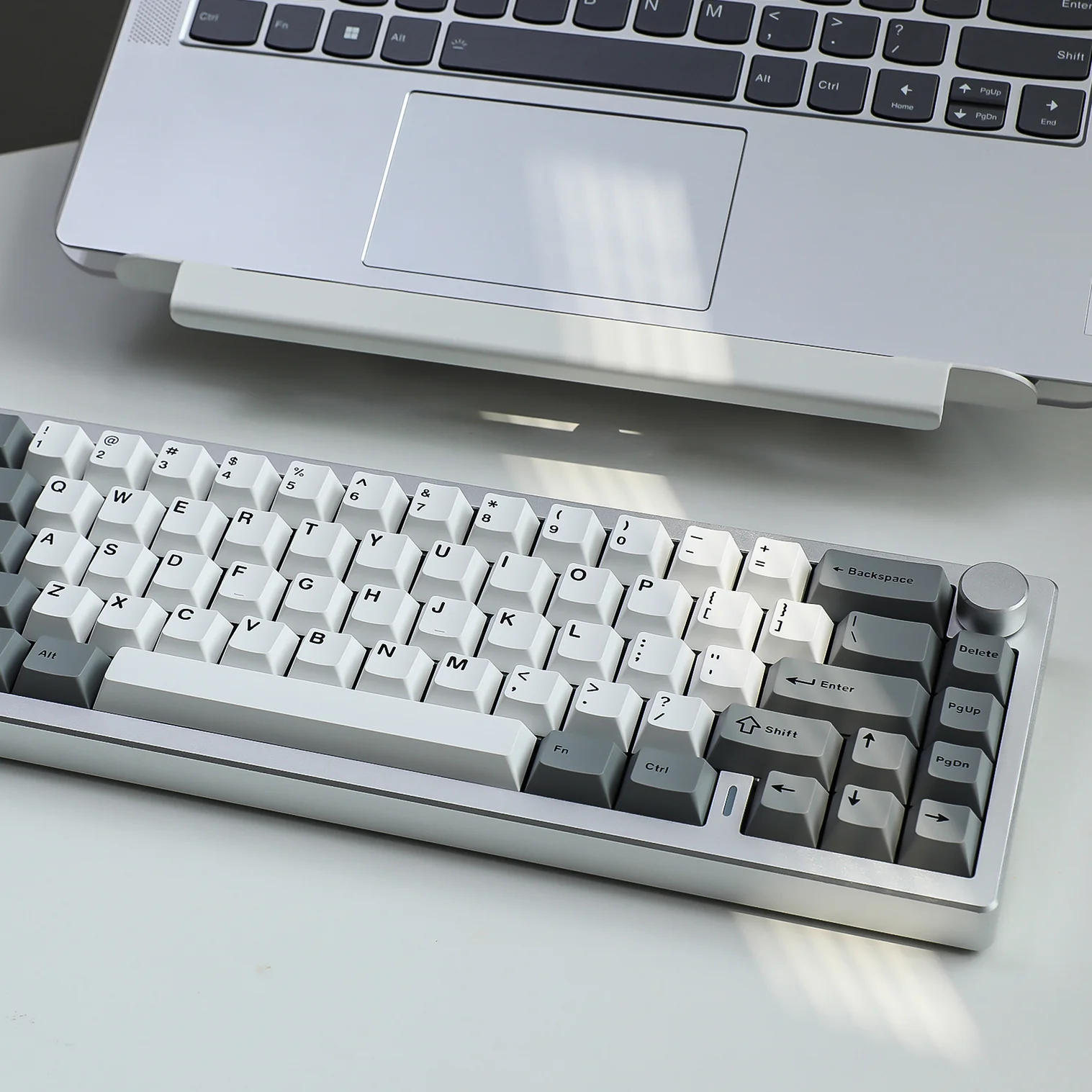 YUNZII AL68 QMK VIA Custom Gasket Hot Swappable 3 Mode RGB Aluminum Wireless 65% Mechanical Keyboard with Metal Knob