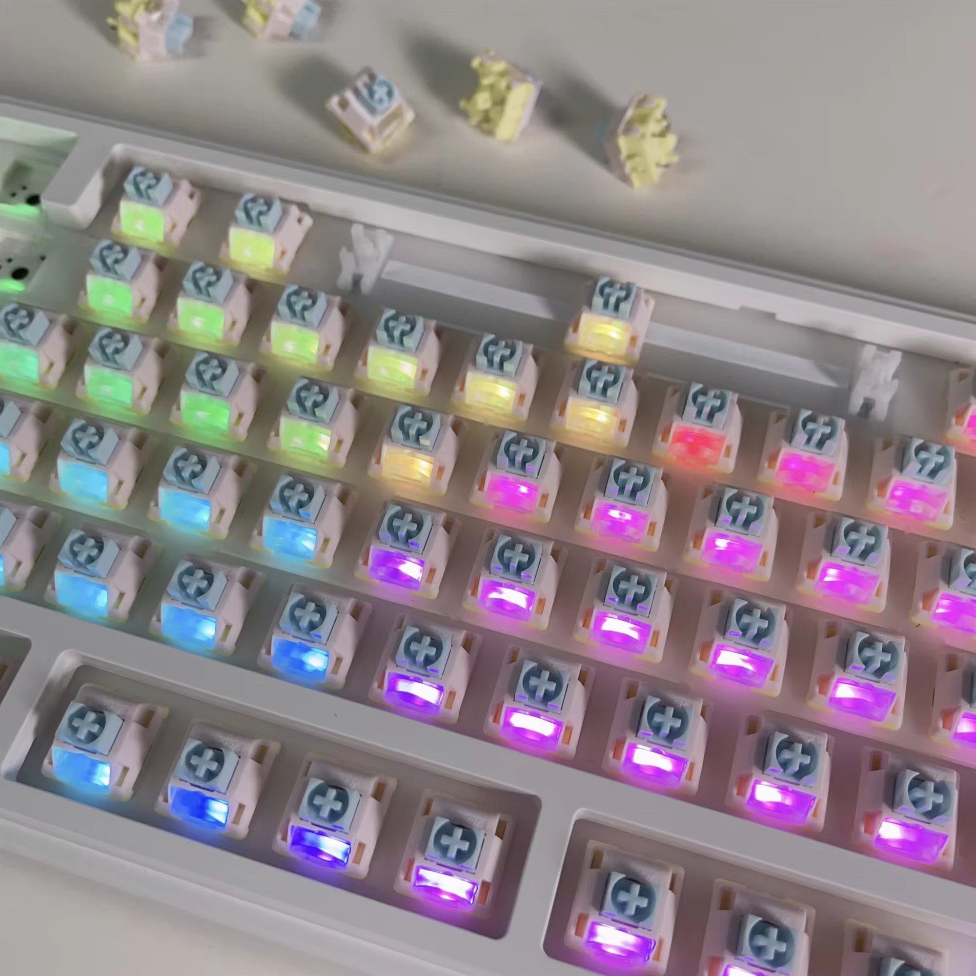 Cream Linear Switches 5pin Pre-Lubed Hot Swappable Switch MX Stem Light Guide 45g for Mechanical Keyboard