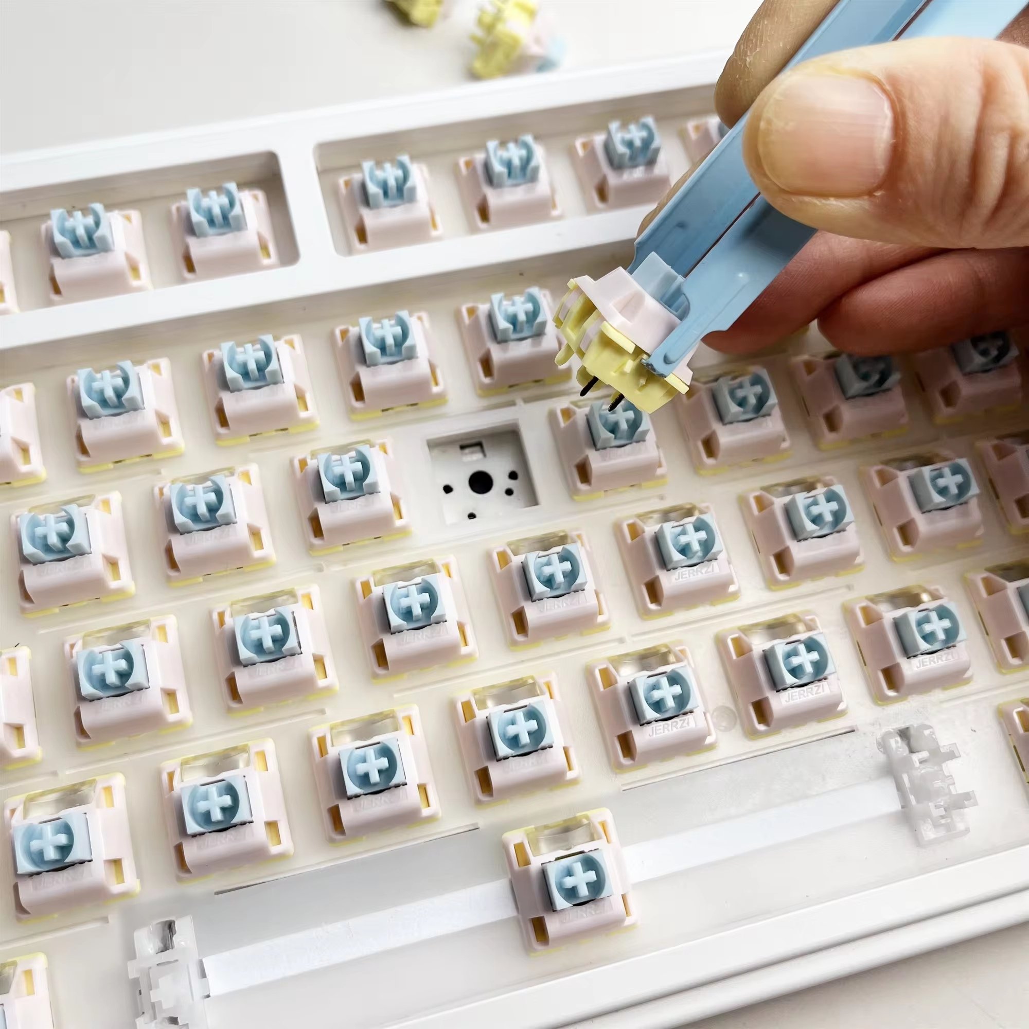 Cream Linear Switches 5pin Pre-Lubed Hot Swappable Switch MX Stem Light Guide 45g for Mechanical Keyboard